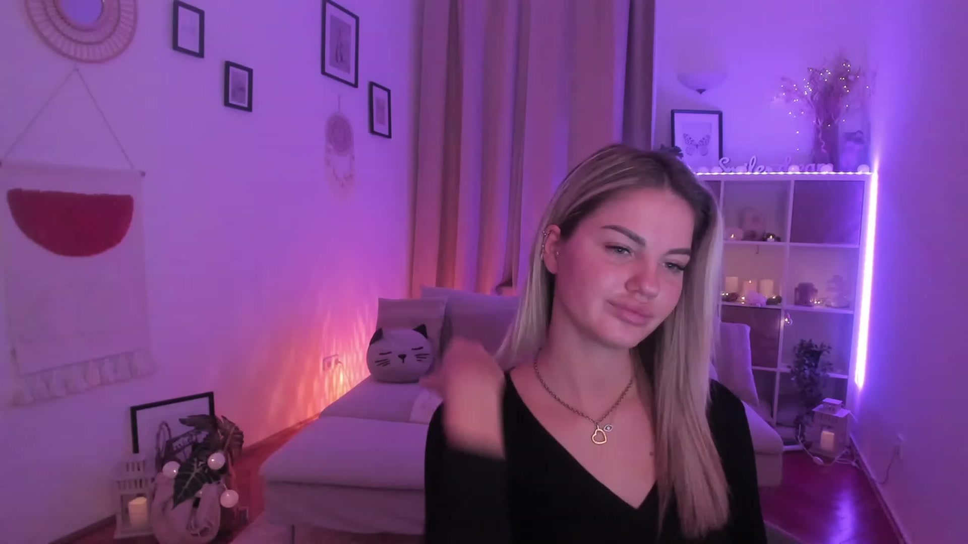 Gallery image thumbnail from NiaBlondie's myfreecams stream on, 11/07/2023, 19:27 image 2 of 20