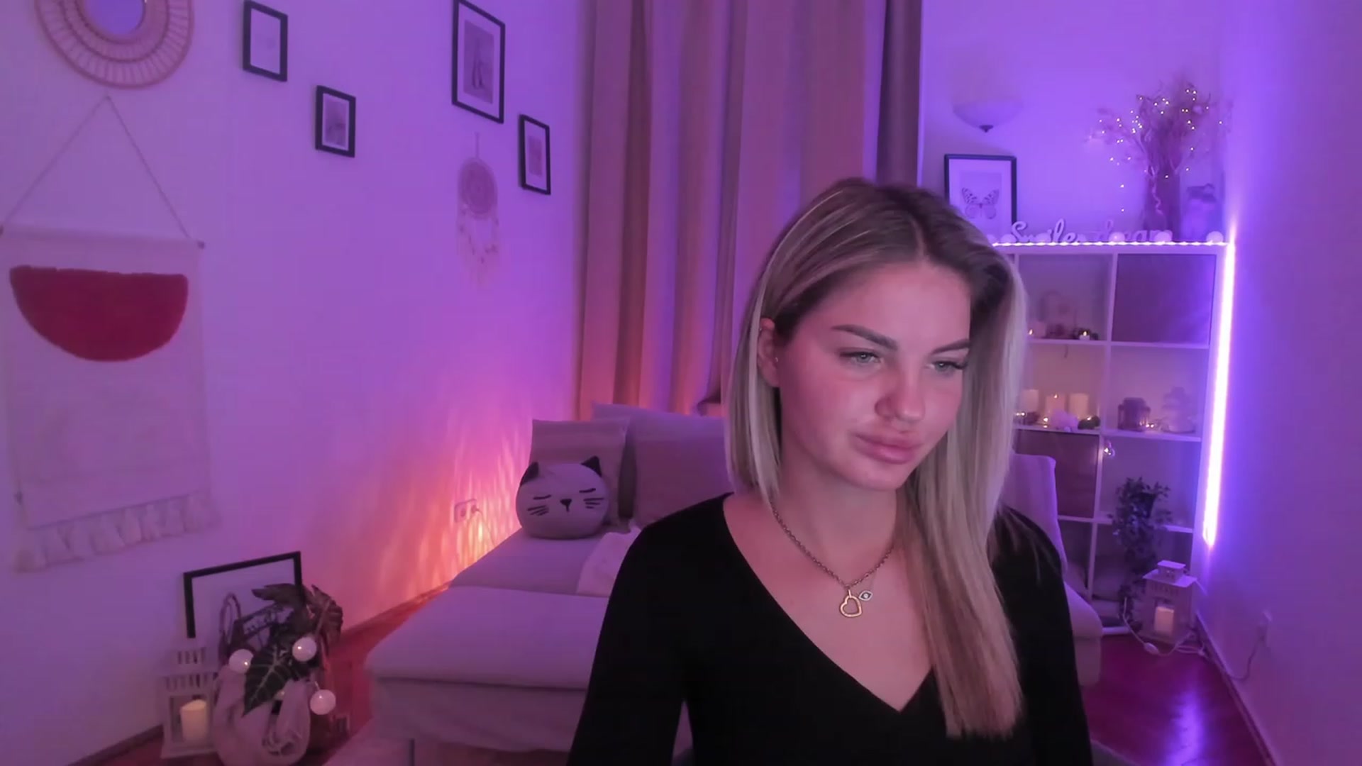 Gallery image thumbnail from NiaBlondie's myfreecams stream on, 11/07/2023, 19:27 image 1 of 20