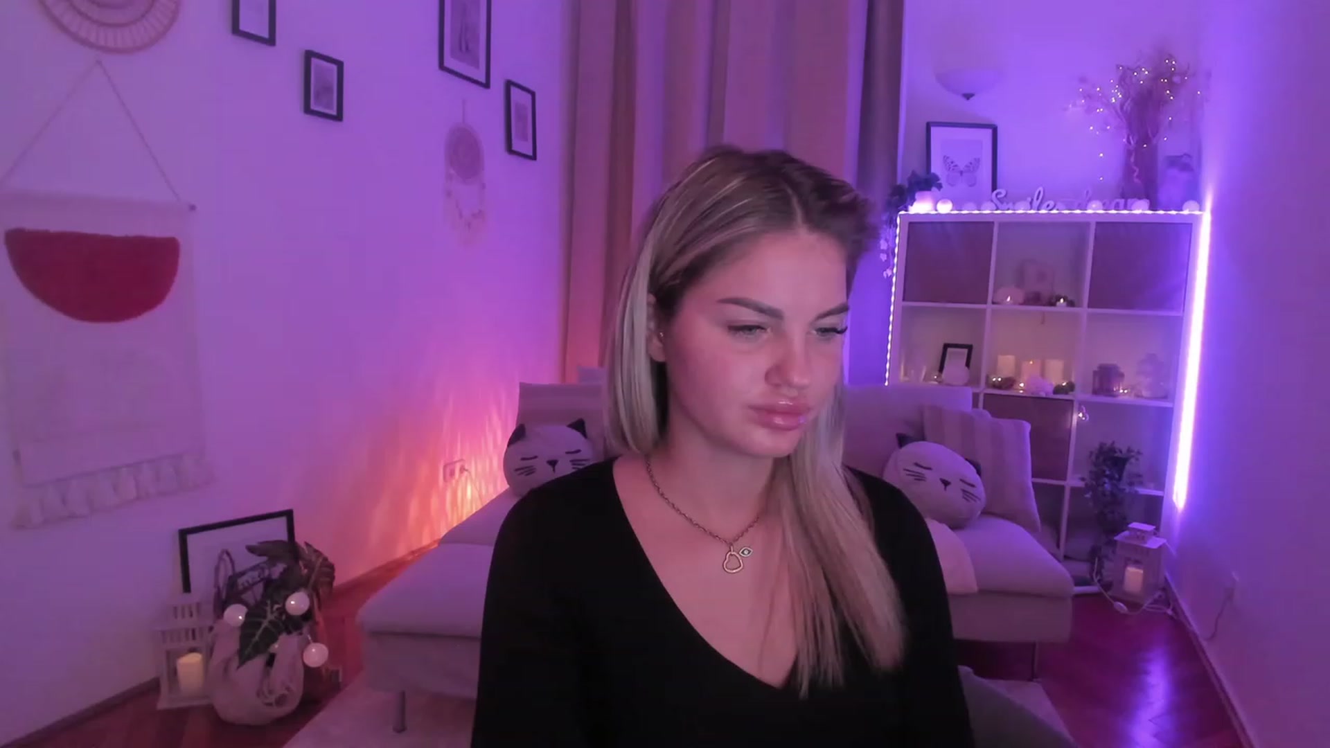 Gallery image thumbnail from NiaBlondie's myfreecams stream on, 11/07/2023, 19:27 image 6 of 20