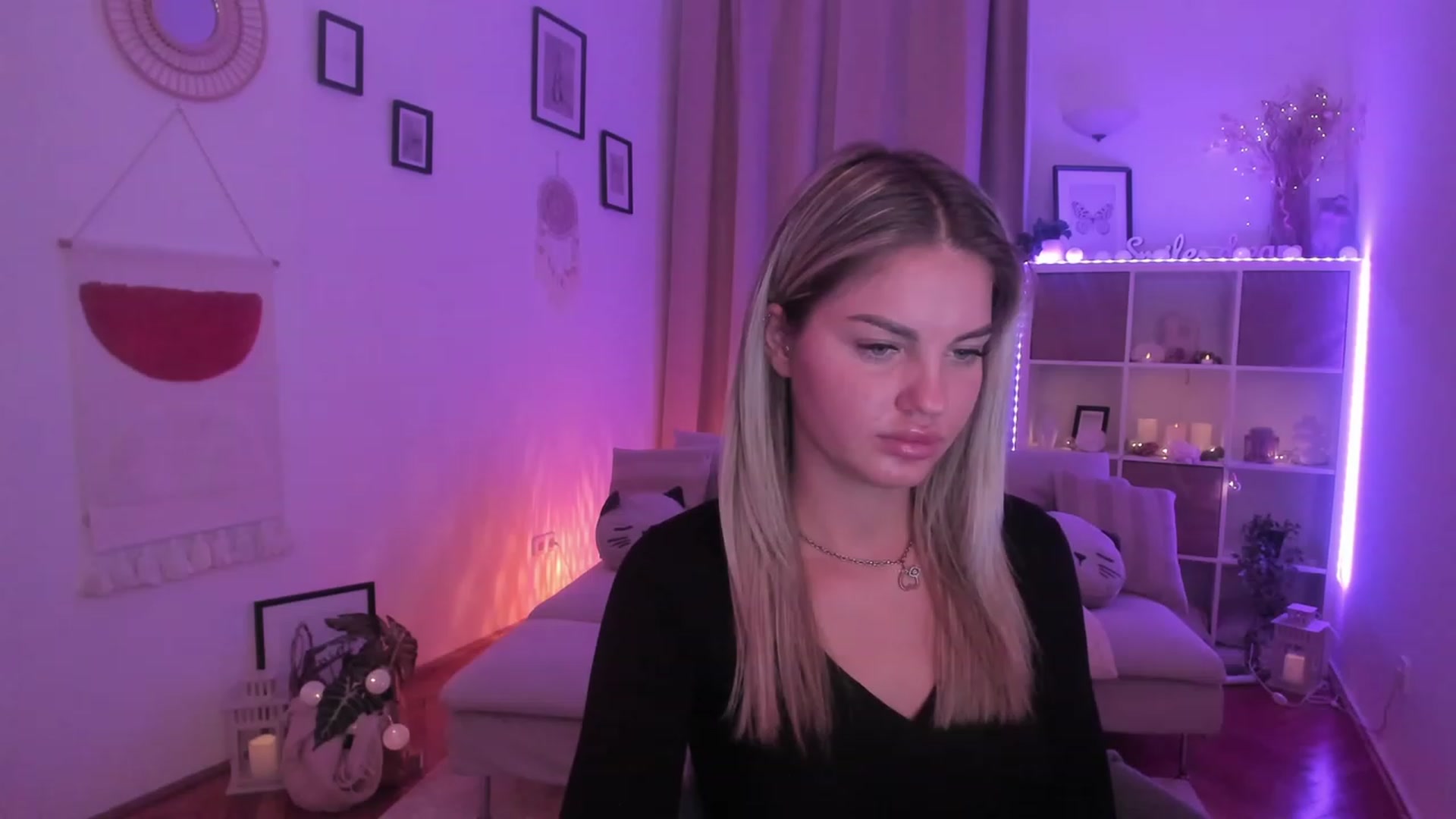 Gallery image thumbnail from NiaBlondie's myfreecams stream on, 11/07/2023, 19:27 image 9 of 20