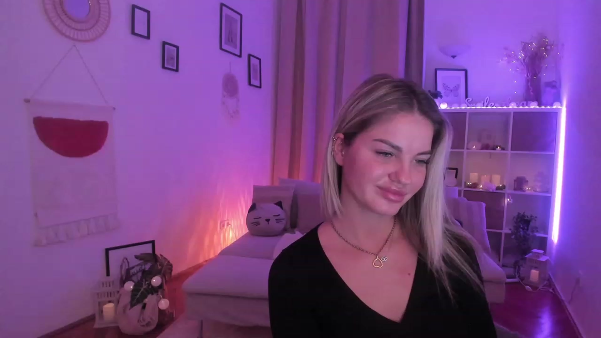 Gallery image thumbnail from NiaBlondie's myfreecams stream on, 11/07/2023, 19:27 image 15 of 20