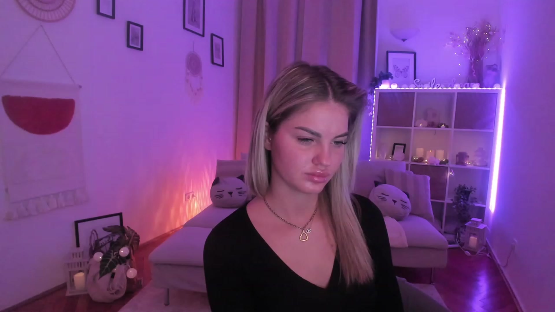 Gallery image thumbnail from NiaBlondie's myfreecams stream on, 11/07/2023, 19:27 image 7 of 20
