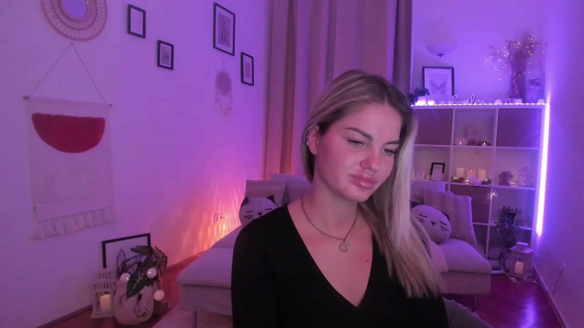 Gallery image thumbnail from NiaBlondie's myfreecams stream on, 11/07/2023, 19:27 image 14 of 20