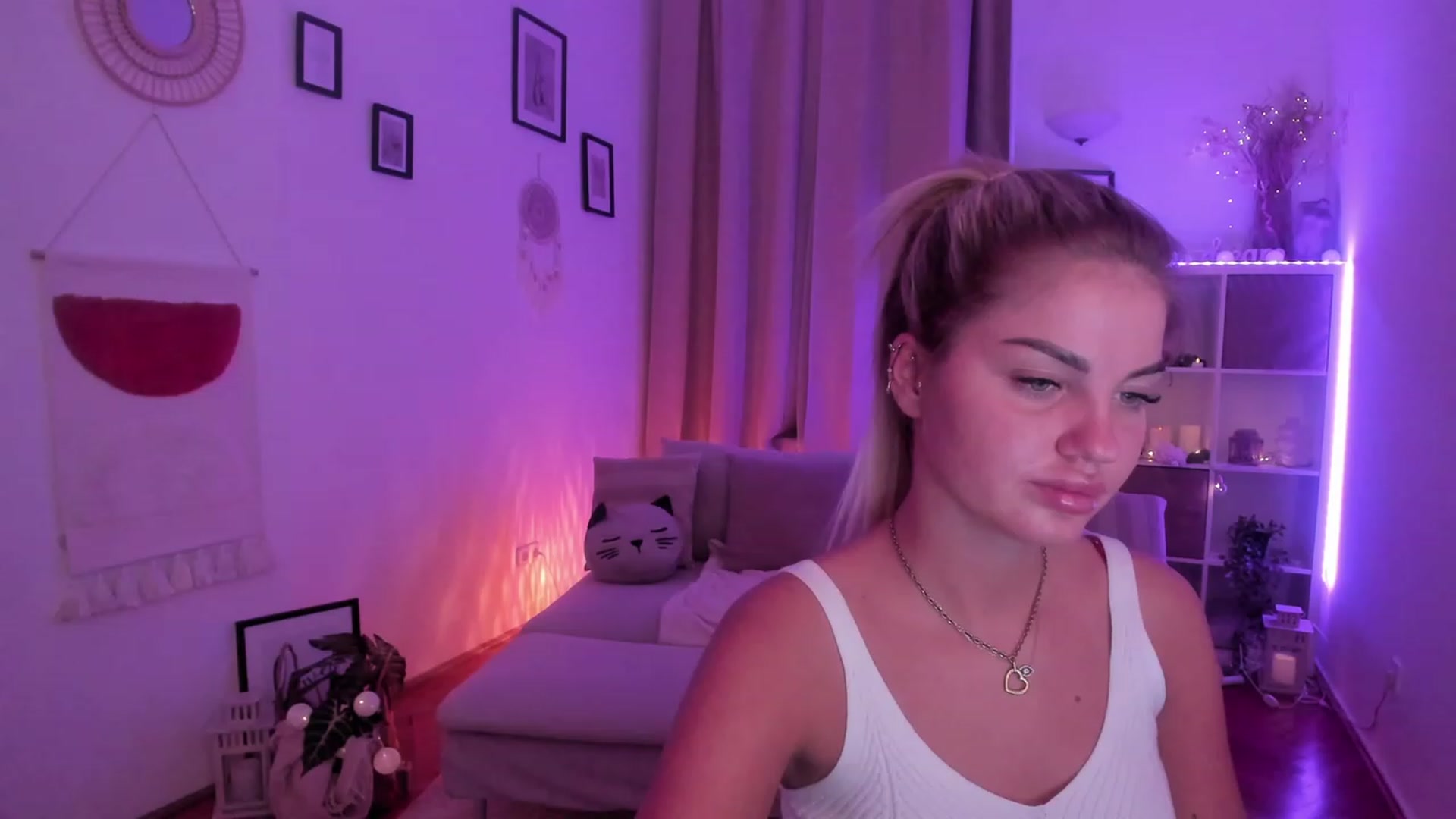 Gallery image thumbnail from NiaBlondie's myfreecams stream on, 11/08/2023, 18:41 image 17 of 20