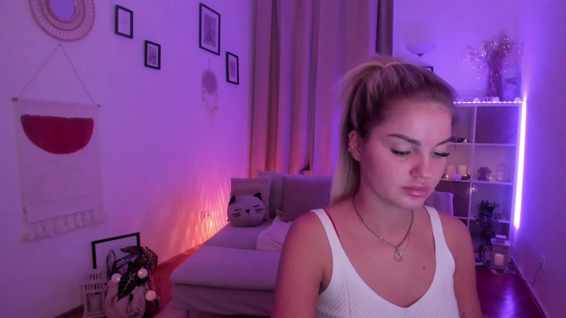 Gallery image thumbnail from NiaBlondie's myfreecams stream on, 11/08/2023, 18:41 image 16 of 20