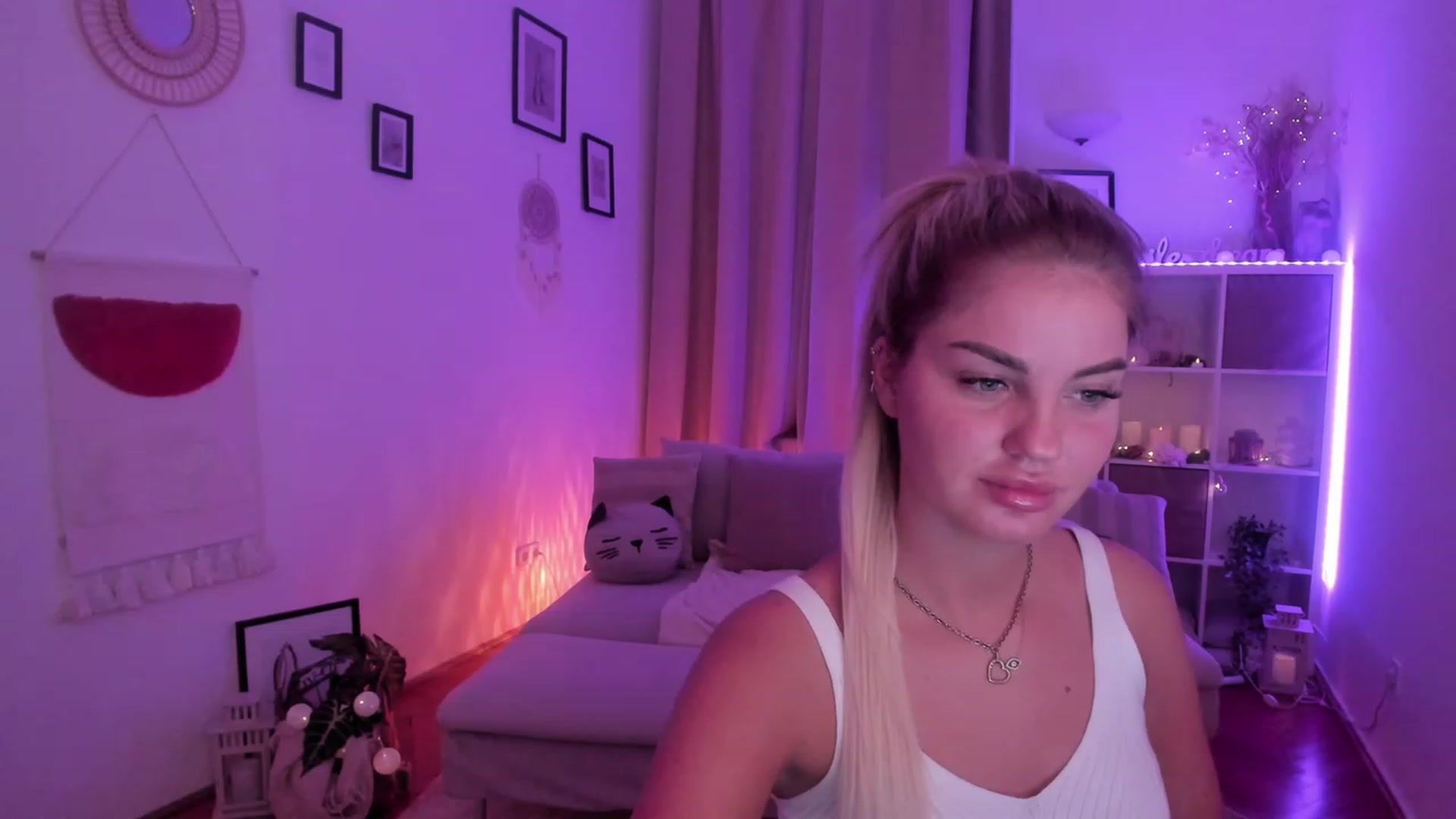 Gallery image thumbnail from NiaBlondie's myfreecams stream on, 11/08/2023, 18:41 image 18 of 20