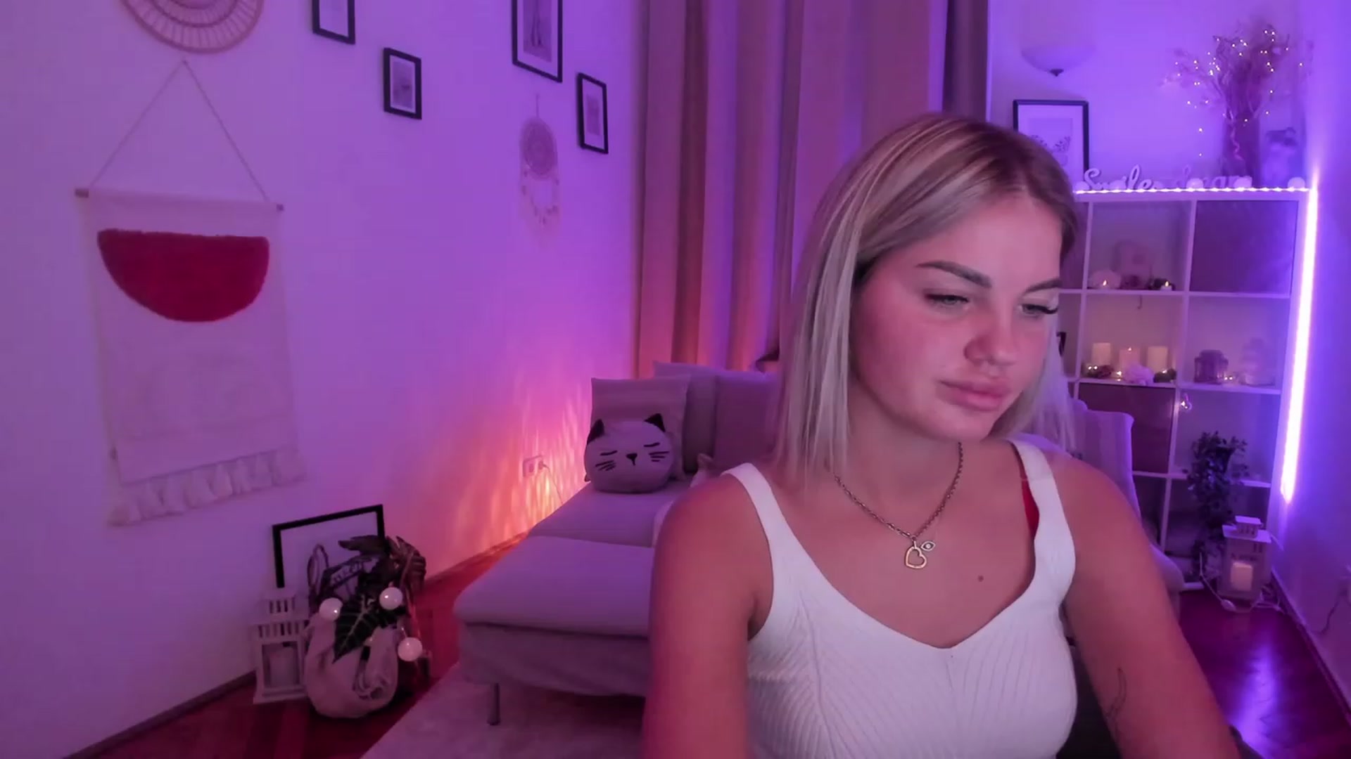 Gallery image thumbnail from NiaBlondie's myfreecams stream on, 11/08/2023, 18:41 image 11 of 20