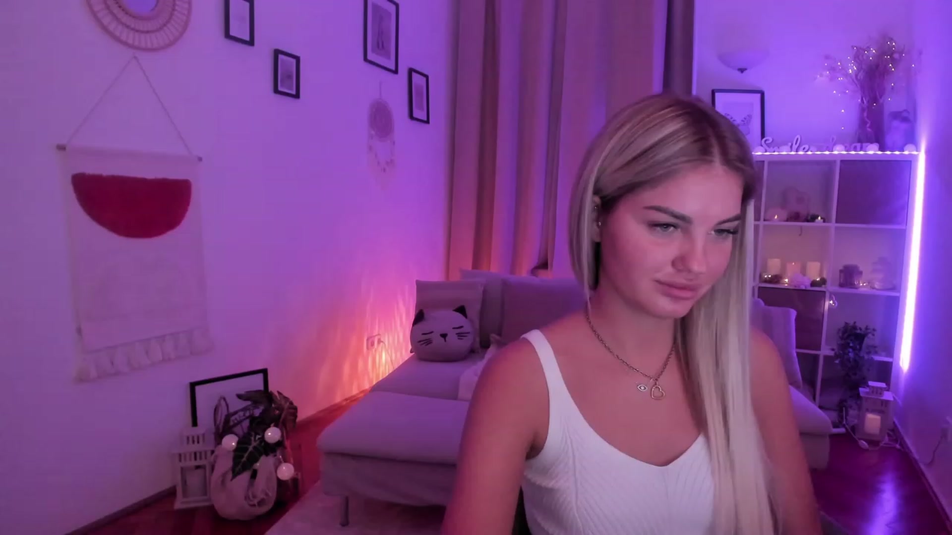 Gallery image thumbnail from NiaBlondie's myfreecams stream on, 11/08/2023, 18:41 image 1 of 20