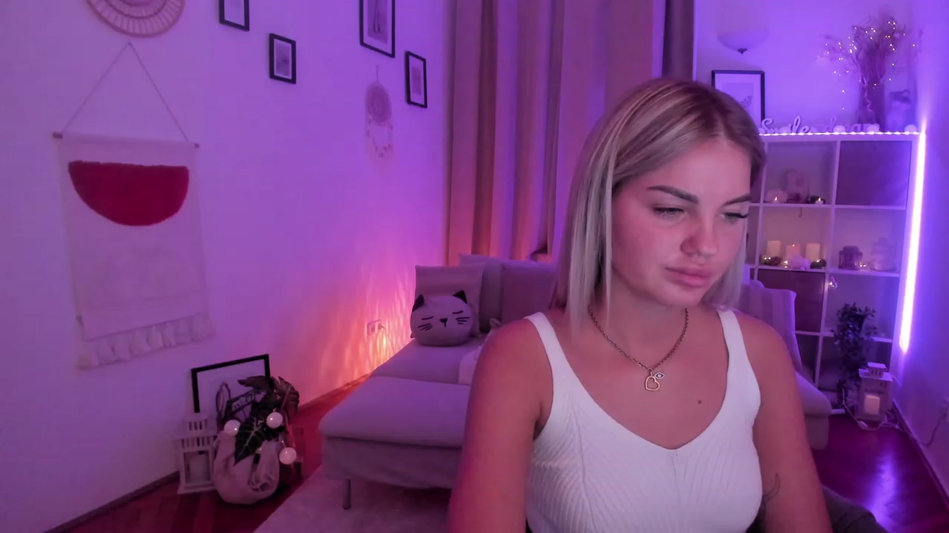 Gallery image thumbnail from NiaBlondie's myfreecams stream on, 11/08/2023, 18:41 image 10 of 20