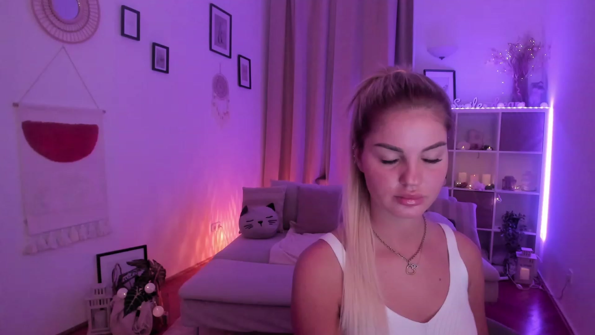 Gallery image thumbnail from NiaBlondie's myfreecams stream on, 11/08/2023, 18:41 image 19 of 20