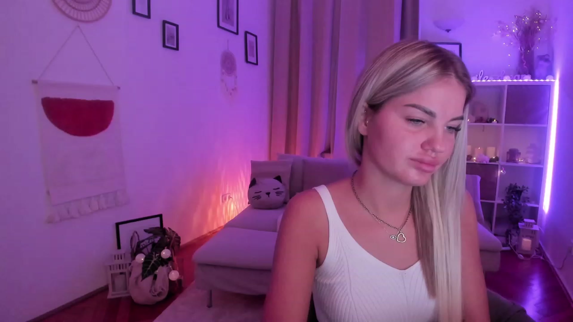 Gallery image thumbnail from NiaBlondie's myfreecams stream on, 11/08/2023, 18:41 image 6 of 20