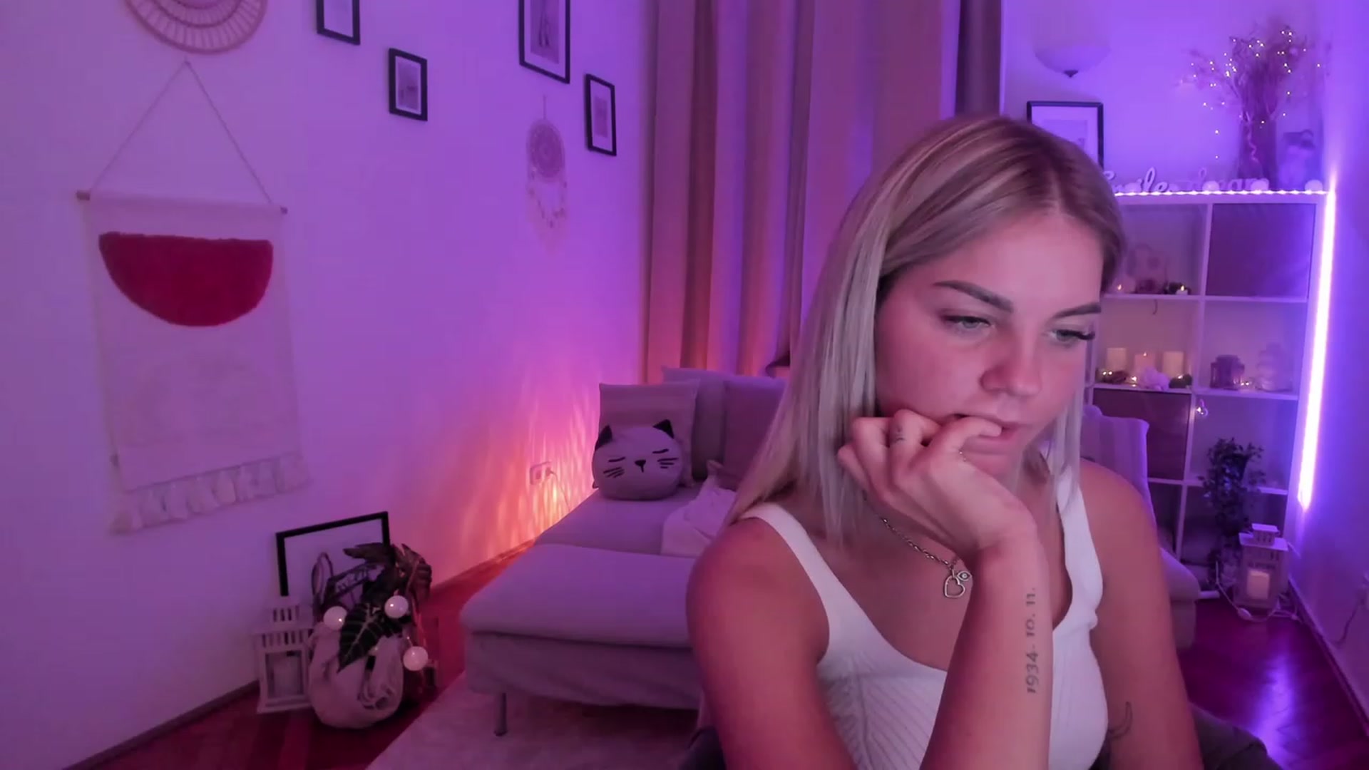 Gallery image thumbnail from NiaBlondie's myfreecams stream on, 11/08/2023, 18:41 image 9 of 20