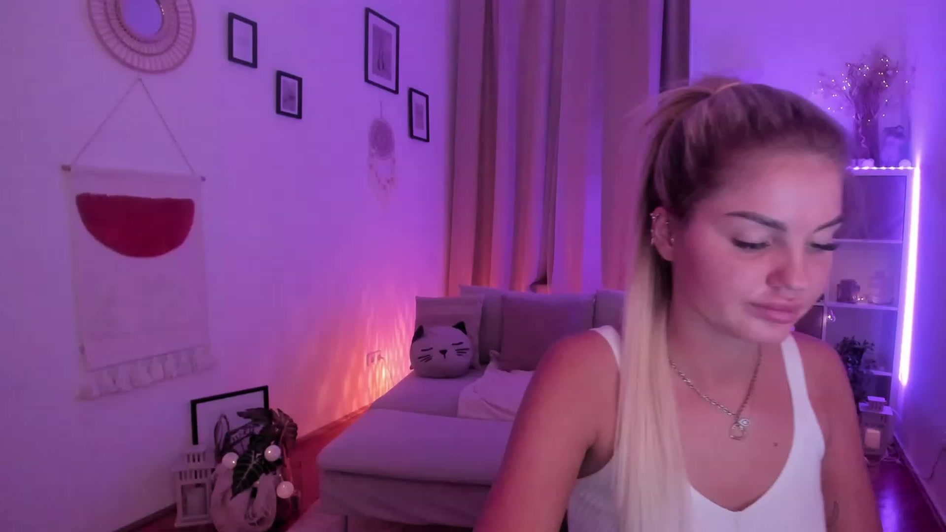 Gallery image thumbnail from NiaBlondie's myfreecams stream on, 11/08/2023, 18:41 image 15 of 20