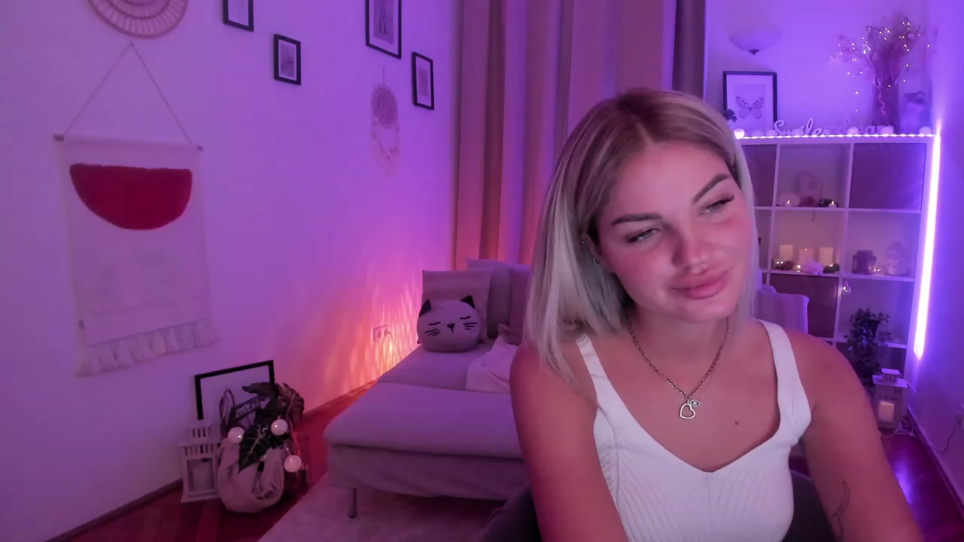 Gallery image thumbnail from NiaBlondie's myfreecams stream on, 11/08/2023, 18:41 image 8 of 20