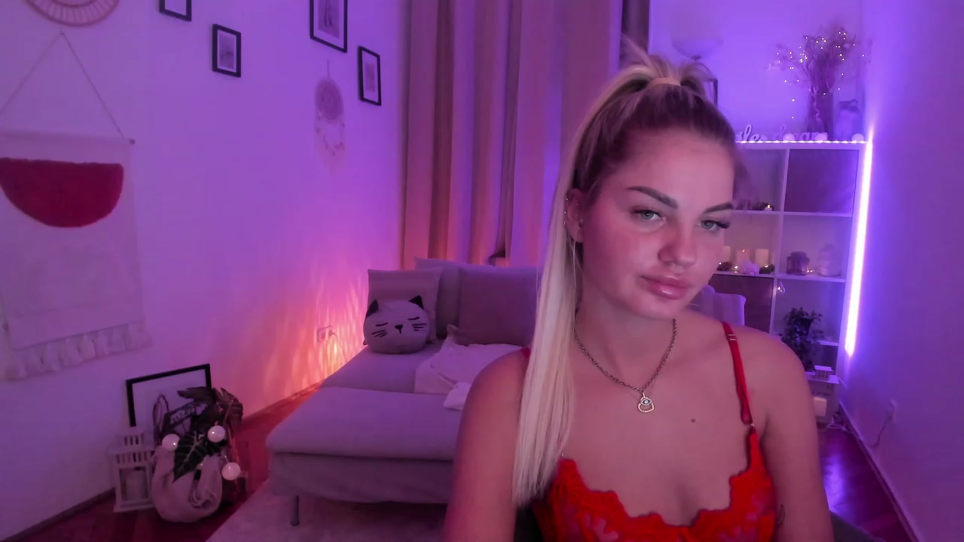 Gallery image thumbnail from NiaBlondie's myfreecams stream on, 11/08/2023, 21:19 image 1 of 20