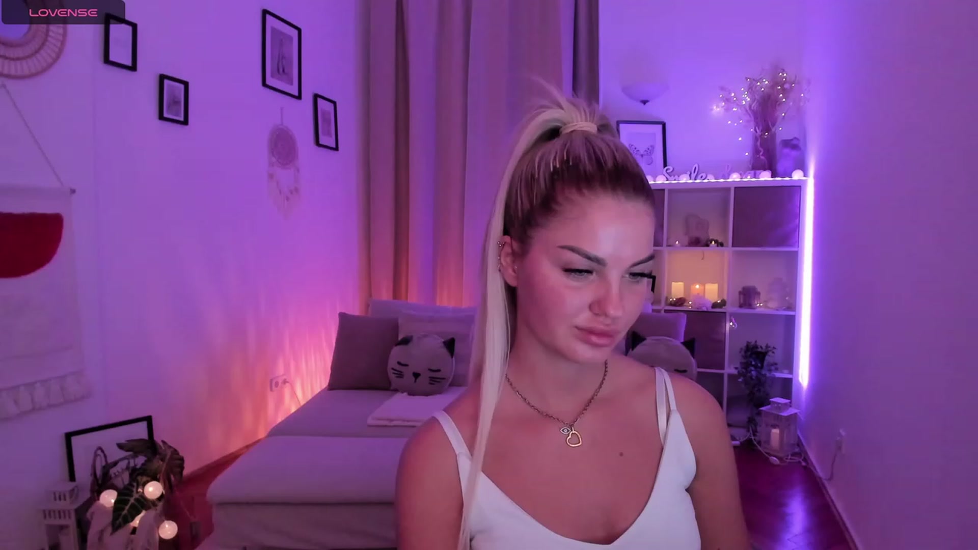 Gallery image thumbnail from NiaBlondie's myfreecams stream on, 11/14/2023, 19:04 image 12 of 20