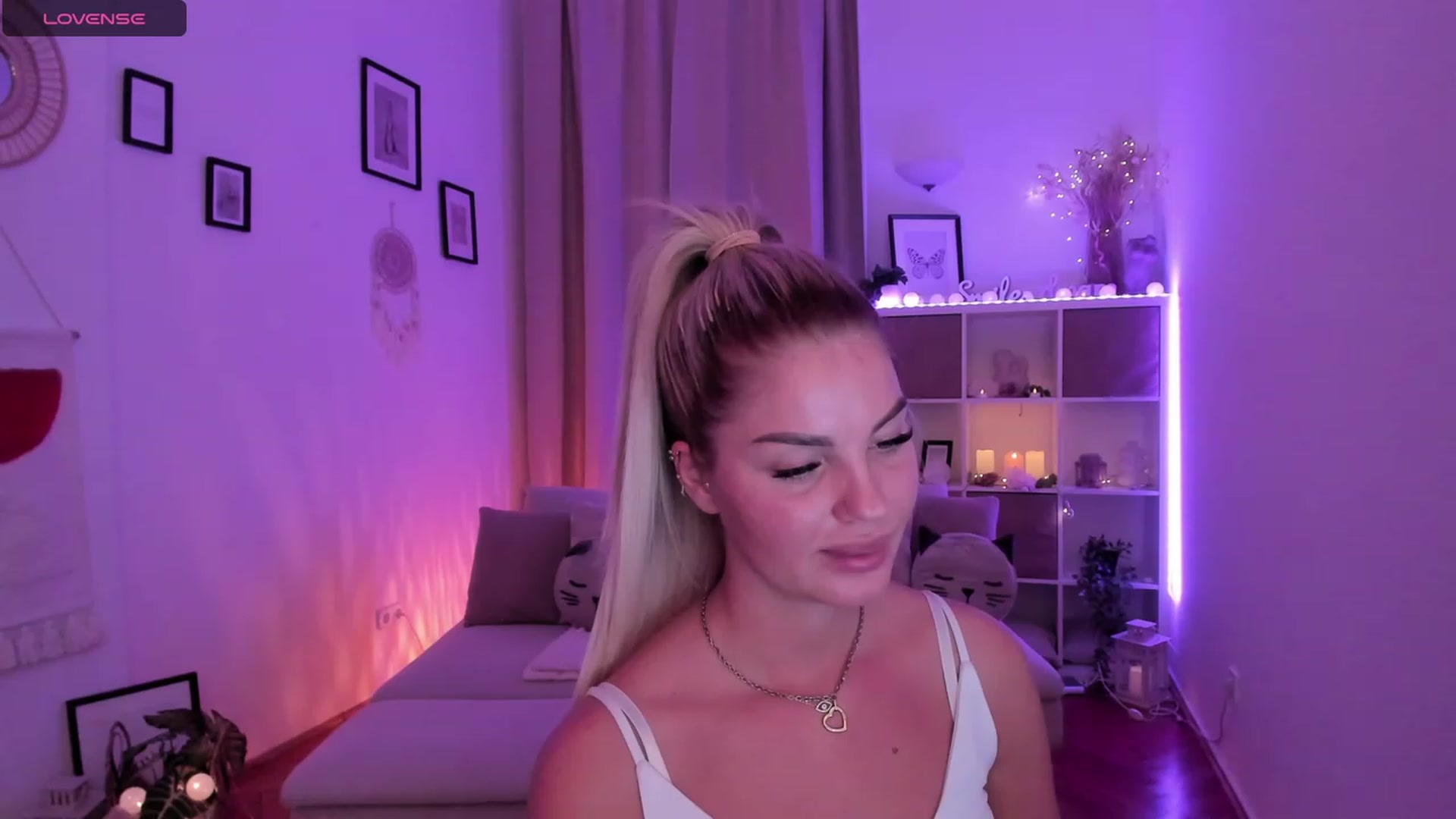 Gallery image thumbnail from NiaBlondie's myfreecams stream on, 11/14/2023, 19:04 image 19 of 20