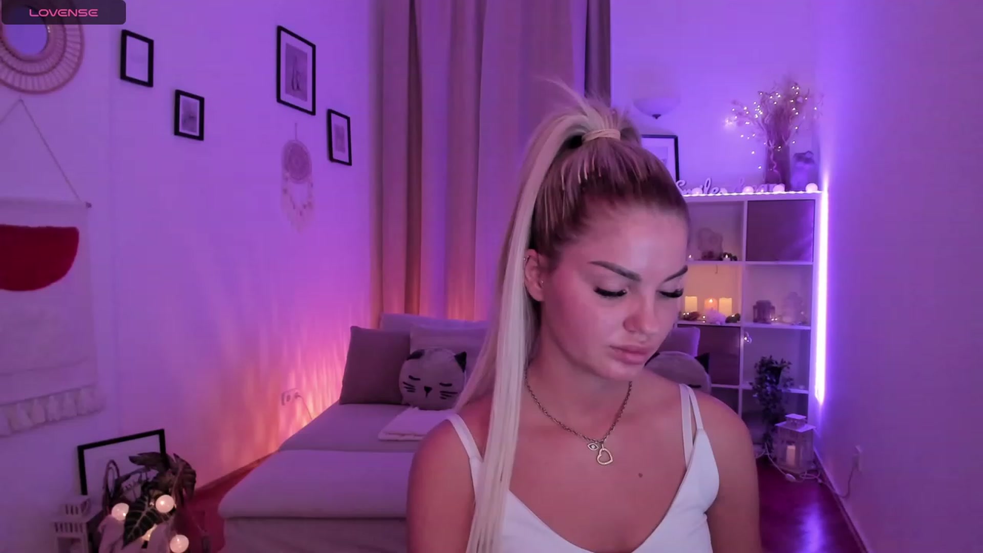 Gallery image thumbnail from NiaBlondie's myfreecams stream on, 11/14/2023, 19:04 image 8 of 20