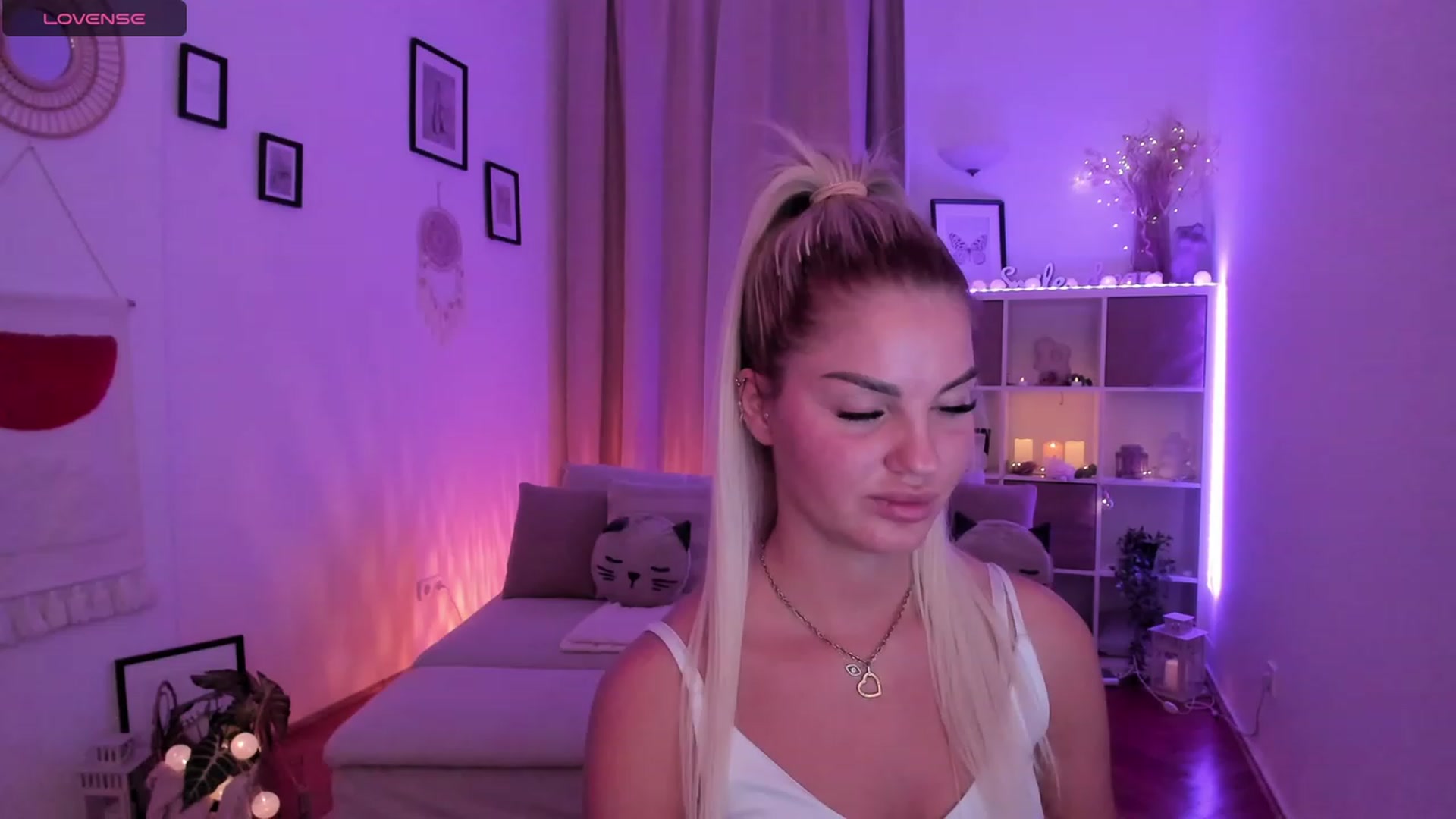 Gallery image thumbnail from NiaBlondie's myfreecams stream on, 11/14/2023, 19:04 image 7 of 20