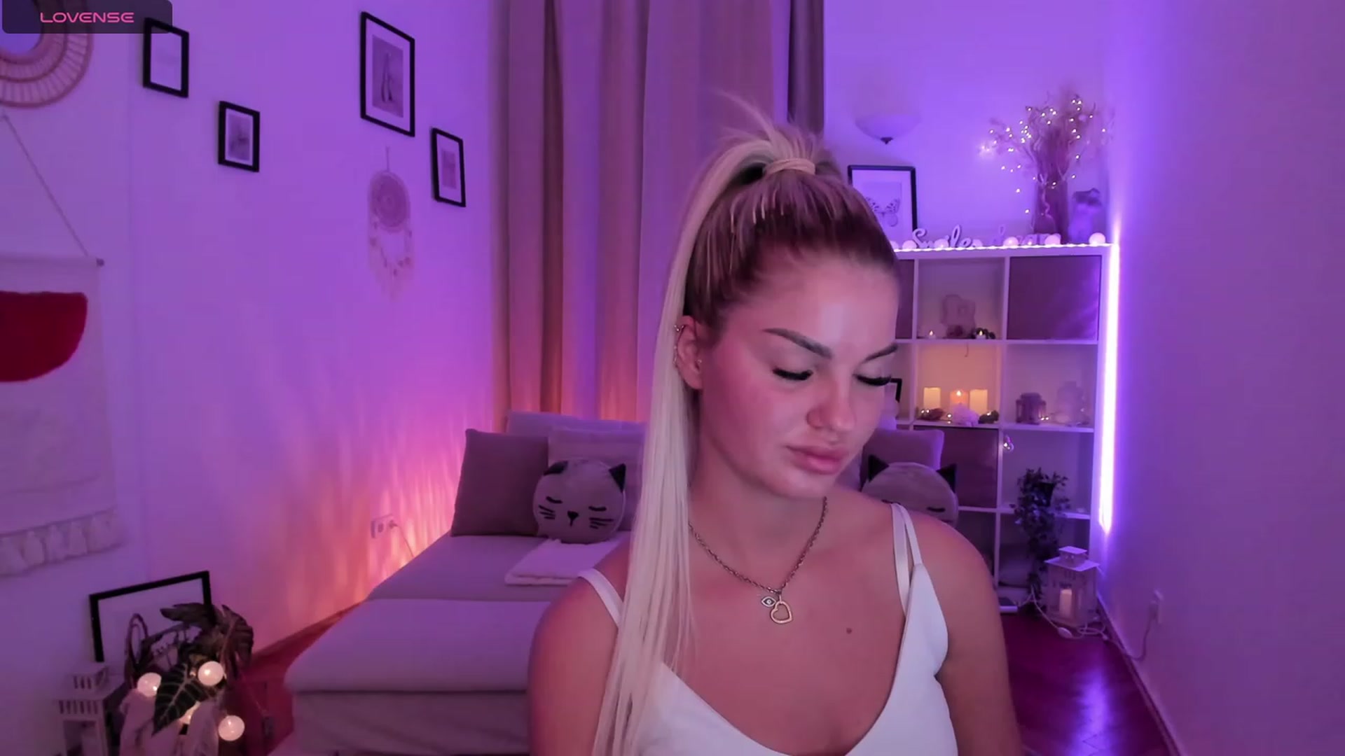 Gallery image thumbnail from NiaBlondie's myfreecams stream on, 11/14/2023, 19:04 image 11 of 20