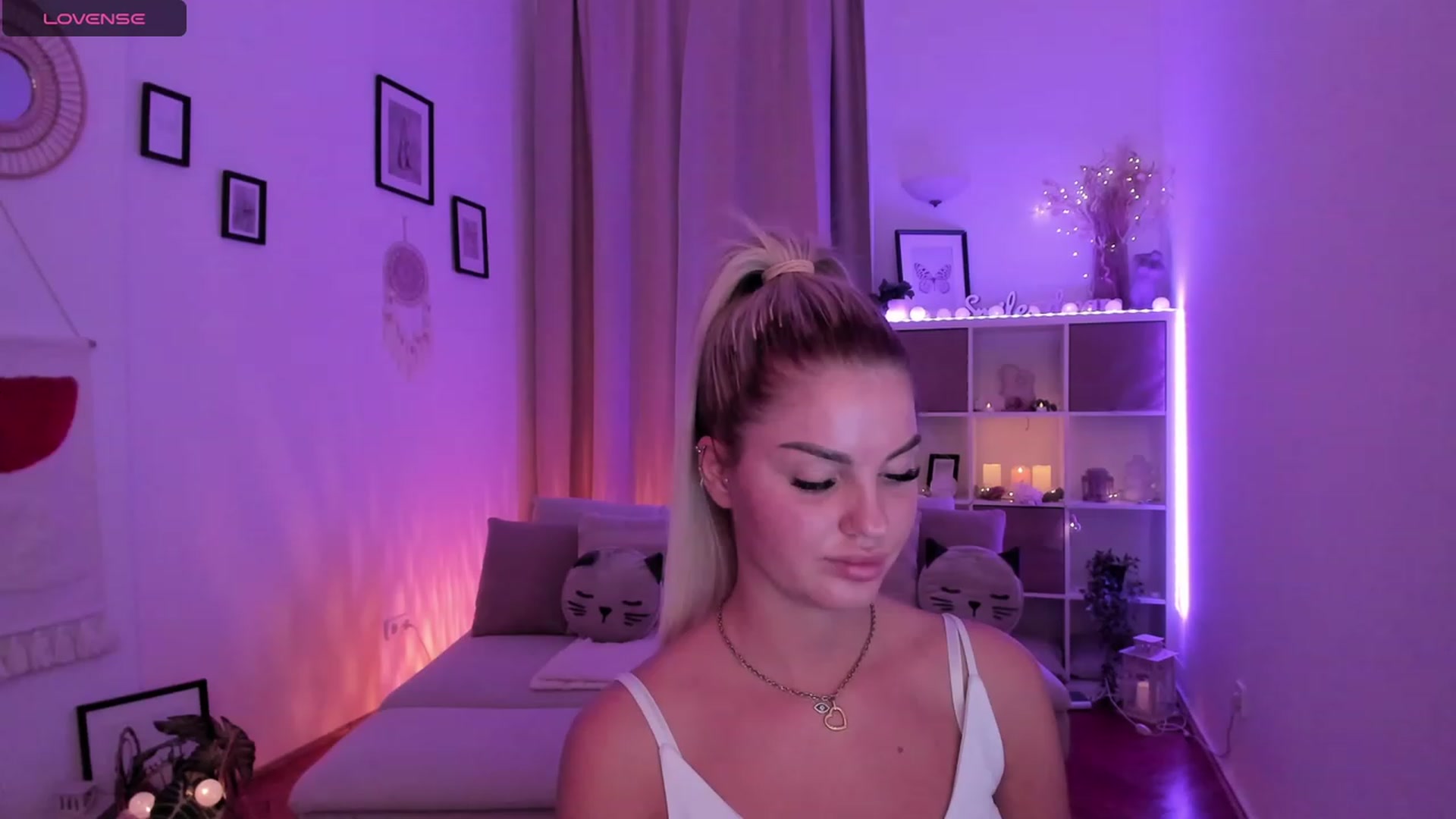 Gallery image thumbnail from NiaBlondie's myfreecams stream on, 11/14/2023, 19:04 image 15 of 20