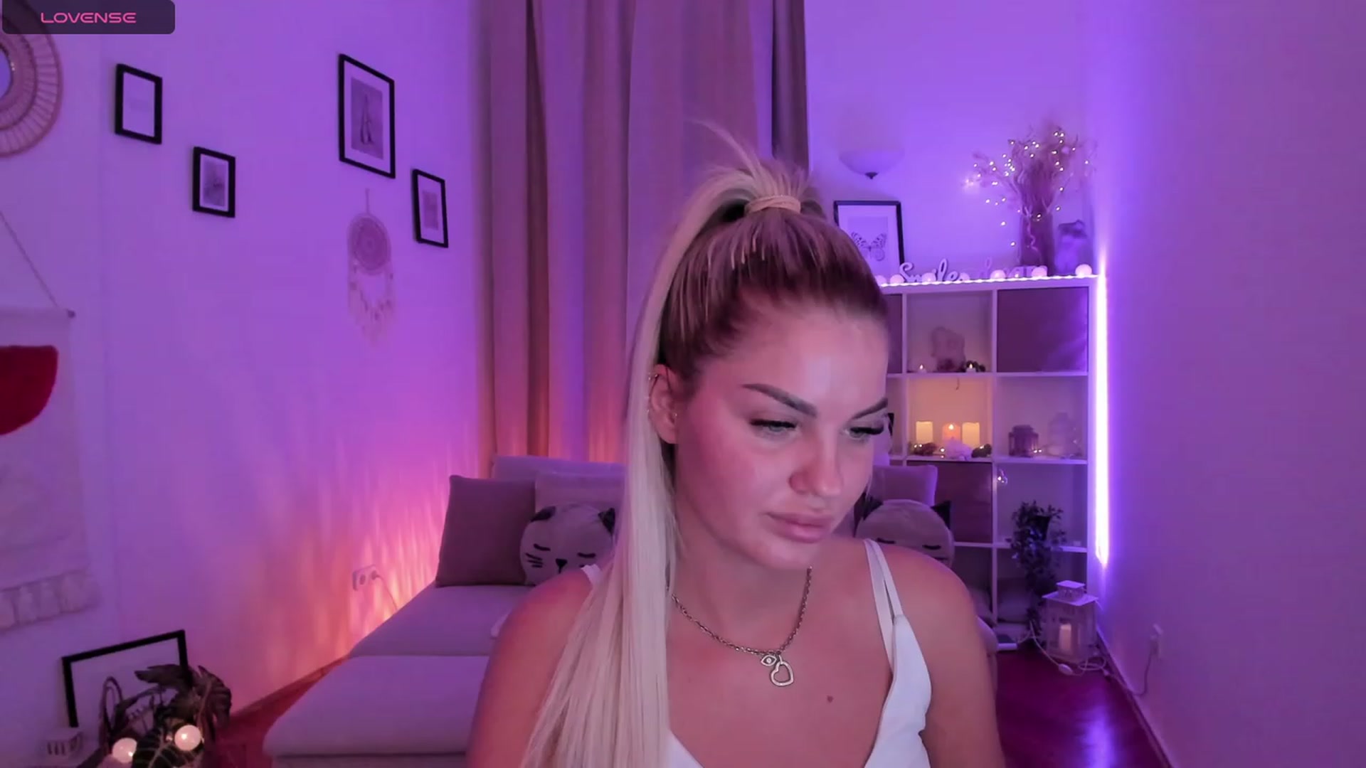 Gallery image thumbnail from NiaBlondie's myfreecams stream on, 11/14/2023, 19:04 image 18 of 20