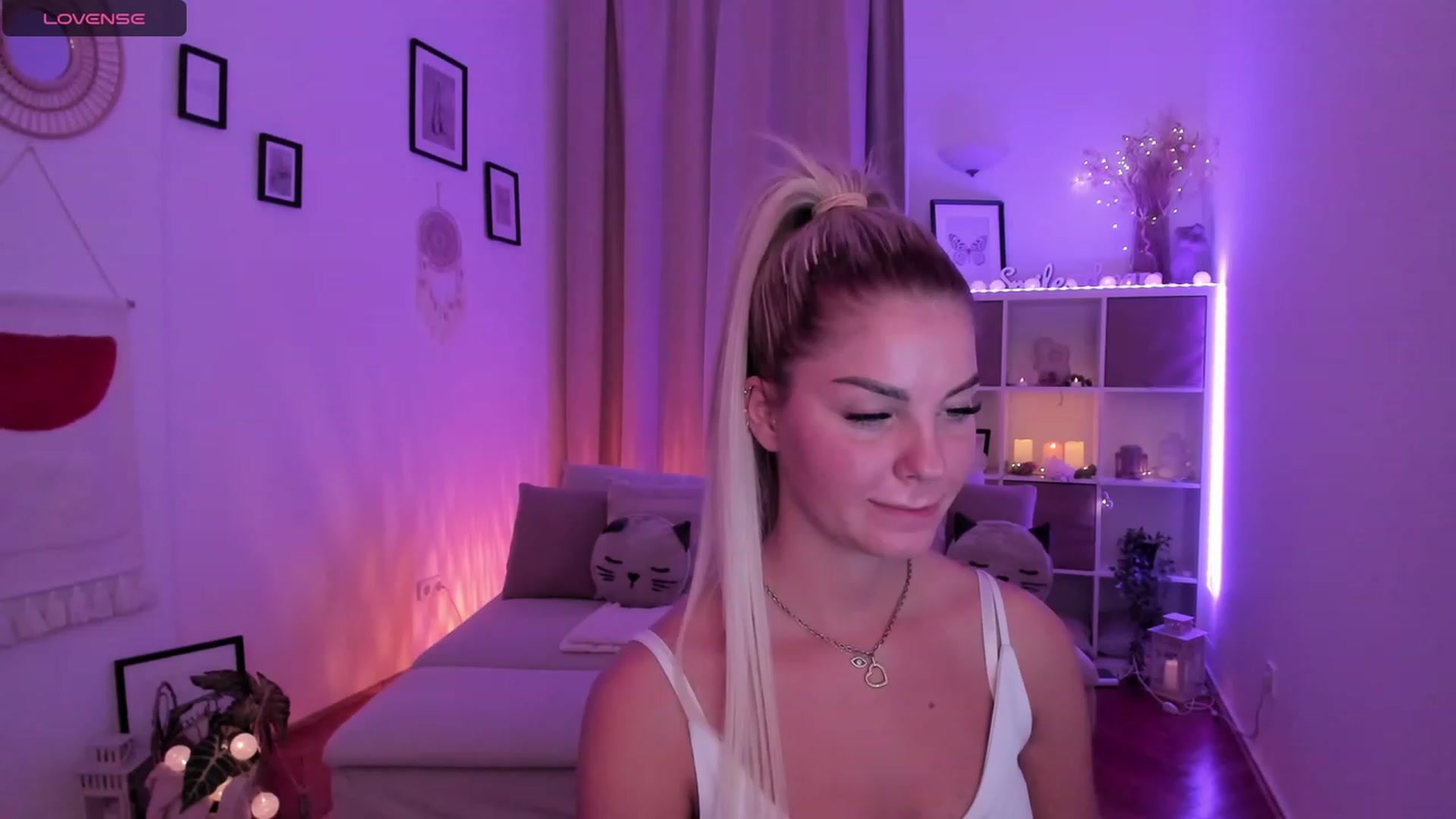 Gallery image thumbnail from NiaBlondie's myfreecams stream on, 11/14/2023, 19:04 image 9 of 20