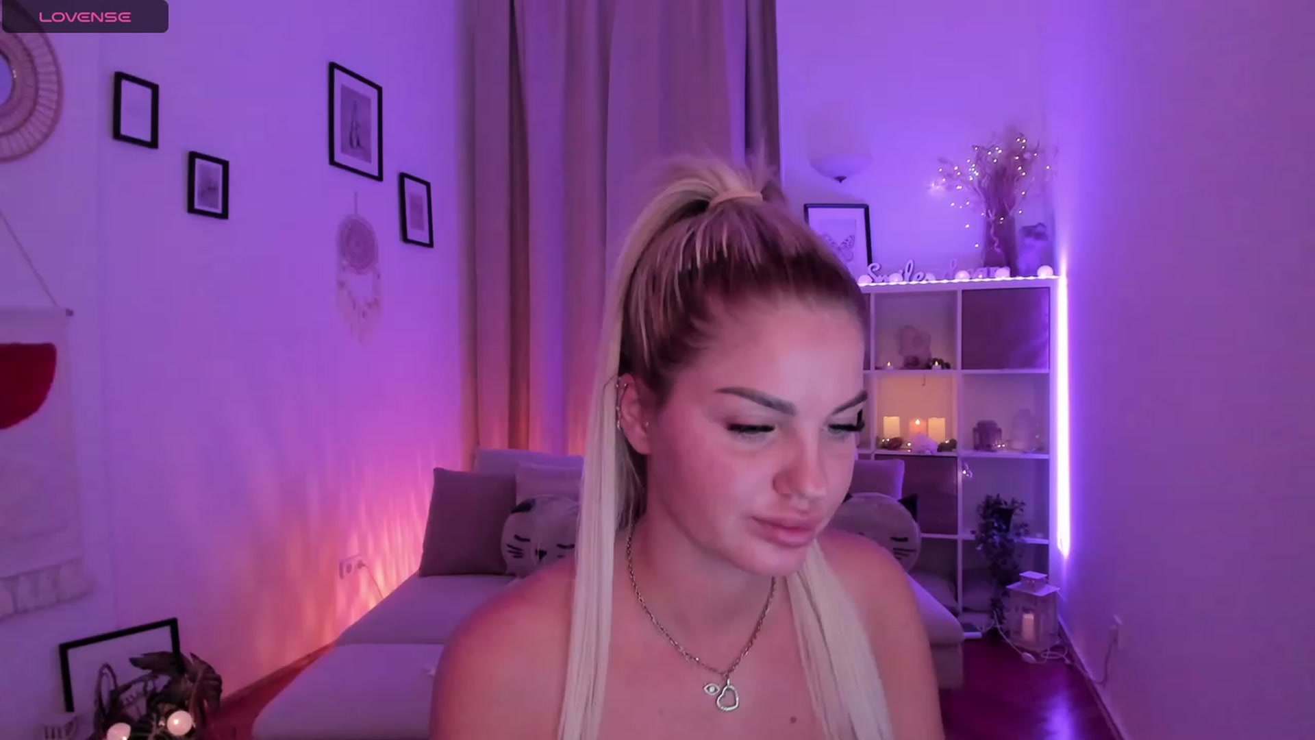 Gallery image thumbnail from NiaBlondie's myfreecams stream on, 11/14/2023, 21:18 image 5 of 20