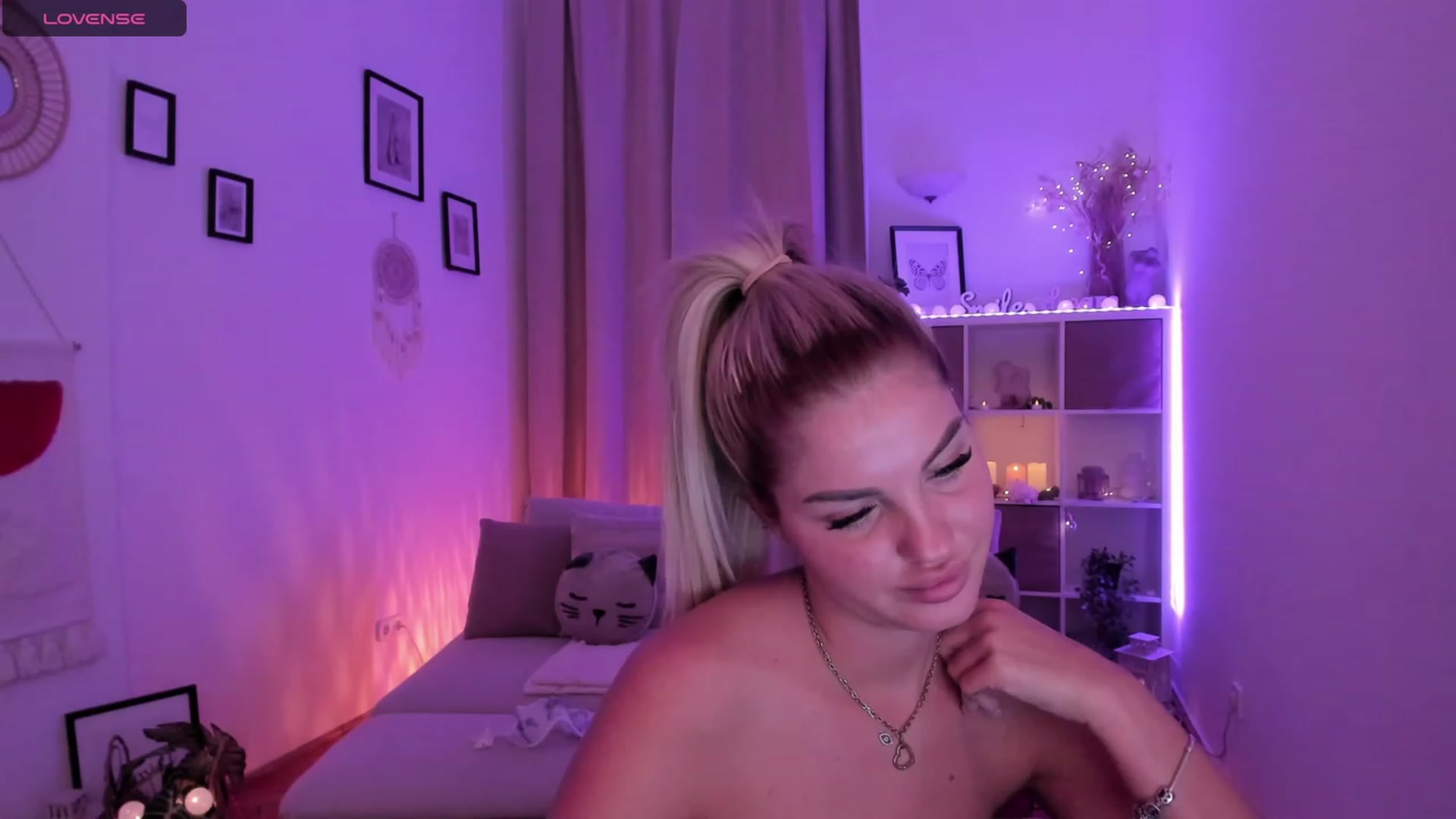 Gallery image thumbnail from NiaBlondie's myfreecams stream on, 11/14/2023, 21:18 image 9 of 20