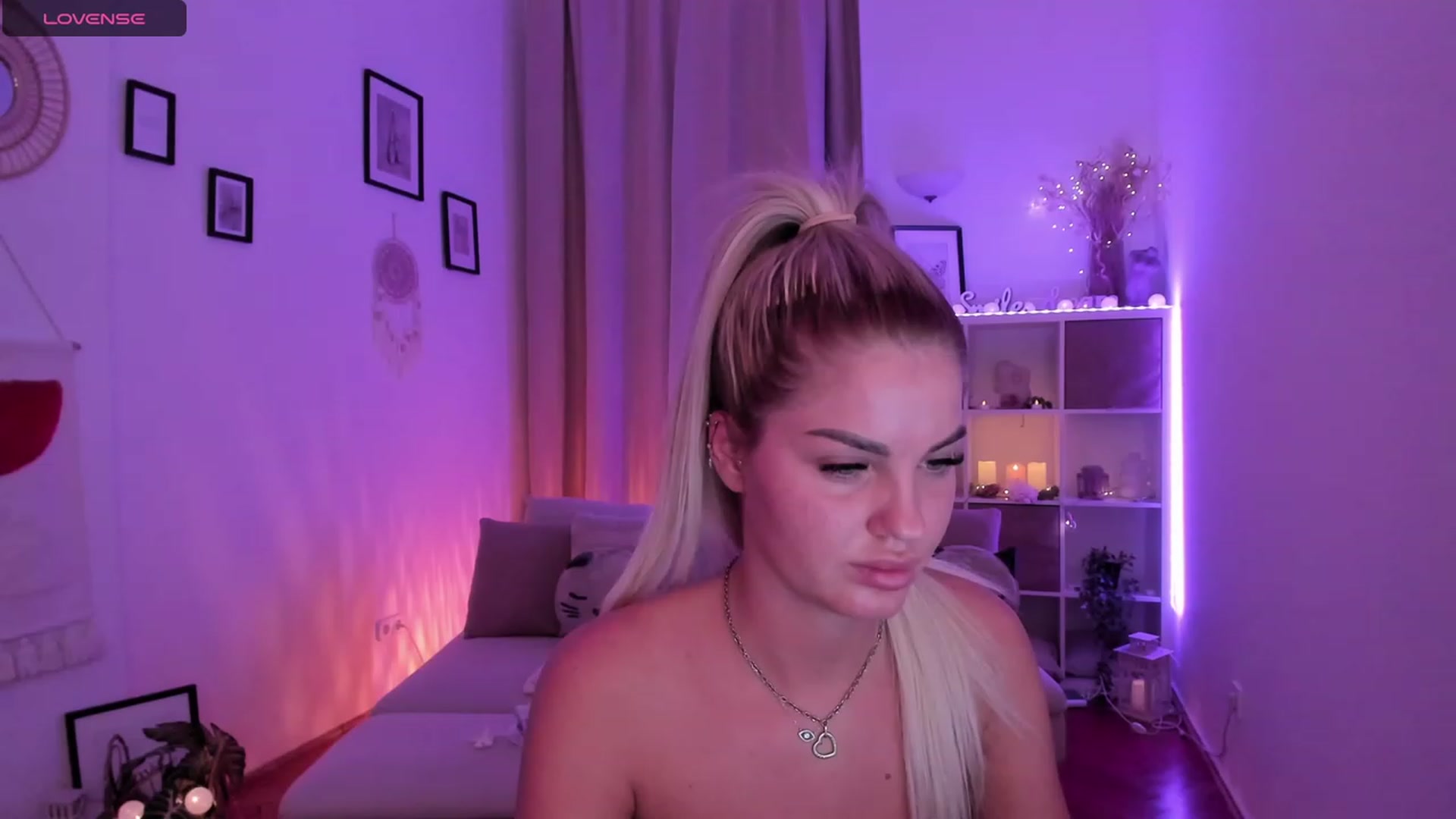 Gallery image thumbnail from NiaBlondie's myfreecams stream on, 11/14/2023, 21:18 image 4 of 20