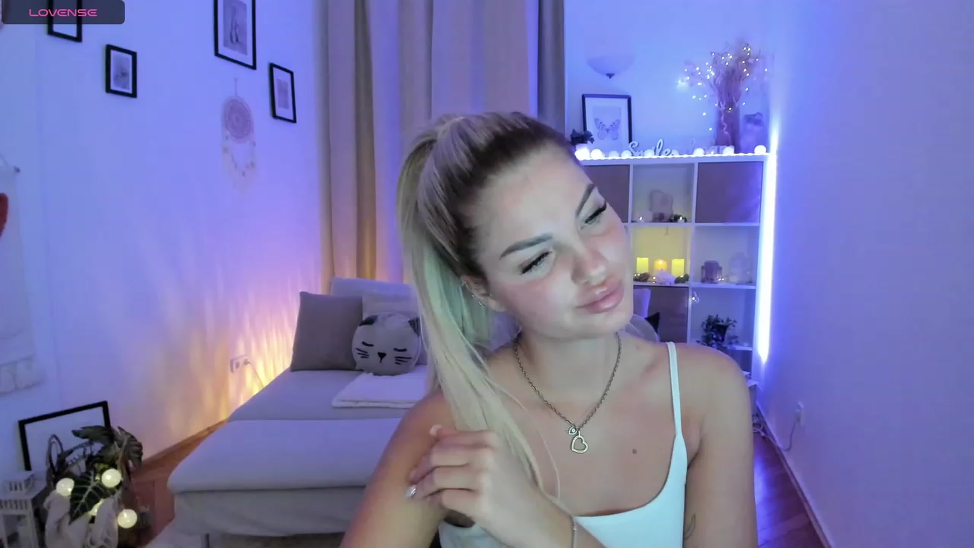 Gallery image thumbnail from NiaBlondie's myfreecams stream on, 11/15/2023, 19:39 image 9 of 20