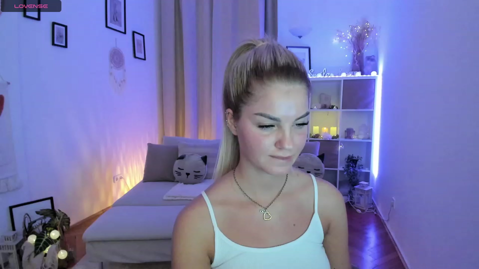 Gallery image thumbnail from NiaBlondie's myfreecams stream on, 11/15/2023, 19:39 image 10 of 20