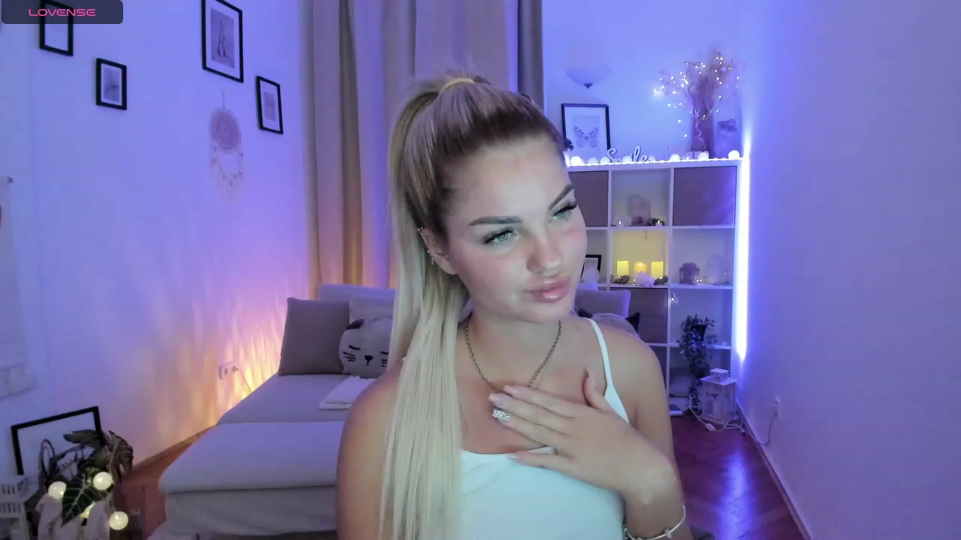 Gallery image thumbnail from NiaBlondie's myfreecams stream on, 11/15/2023, 19:39 image 2 of 20
