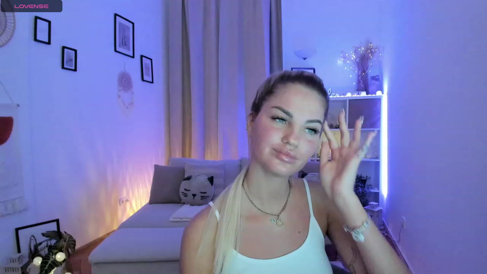 Gallery image thumbnail from NiaBlondie's myfreecams stream on, 11/15/2023, 19:39 image 18 of 20