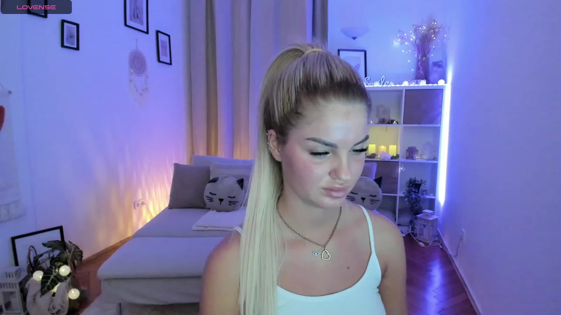 Gallery image thumbnail from NiaBlondie's myfreecams stream on, 11/15/2023, 19:39 image 13 of 20