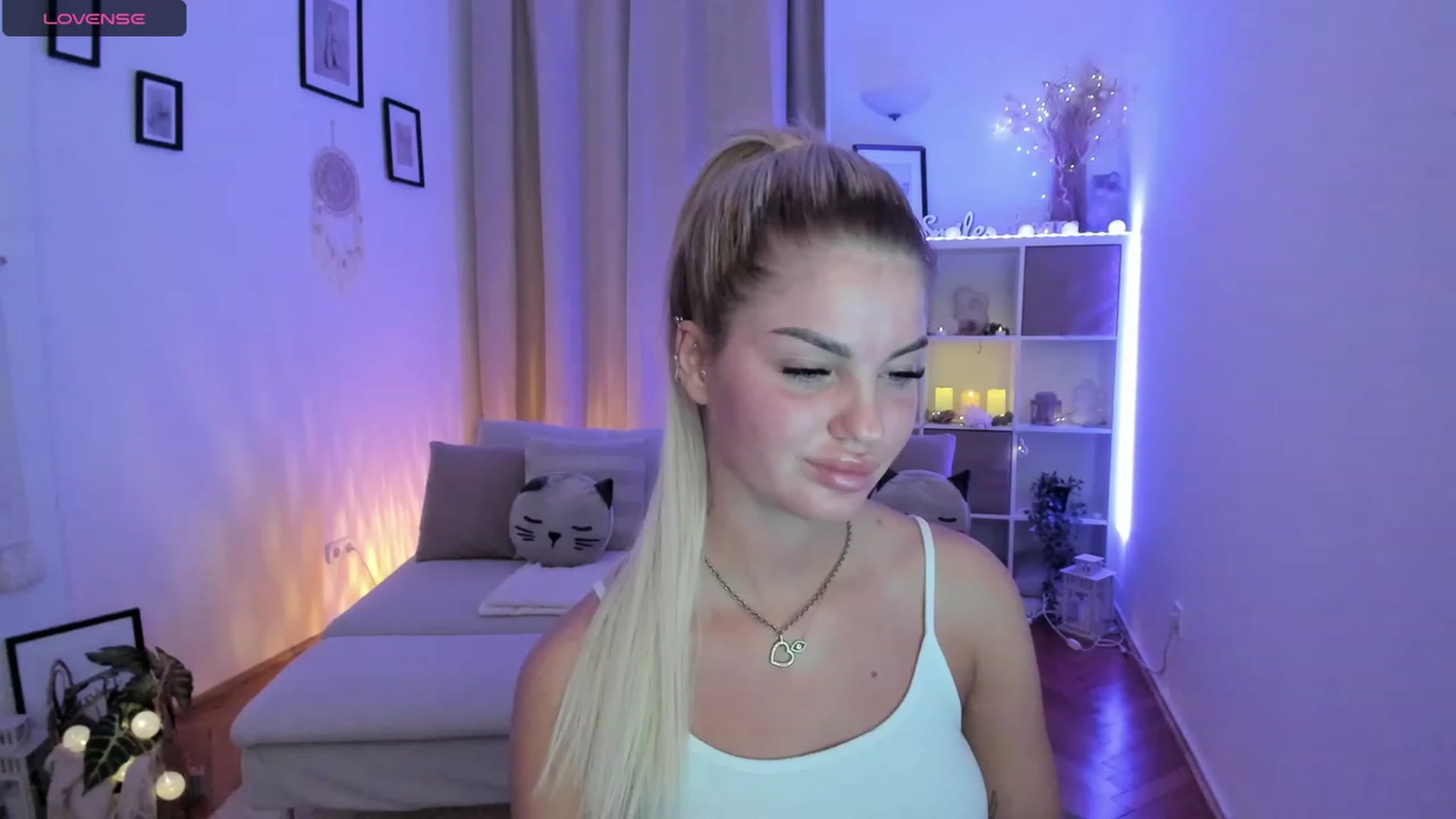 Gallery image thumbnail from NiaBlondie's myfreecams stream on, 11/15/2023, 19:39 image 6 of 20