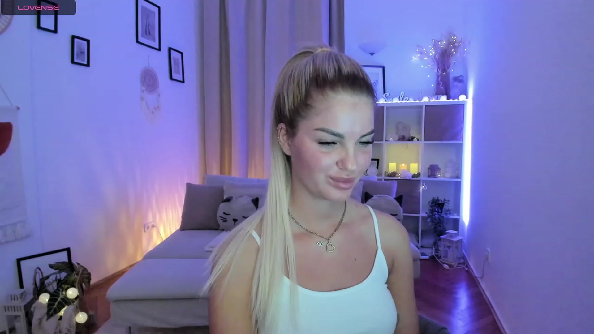 Gallery image thumbnail from NiaBlondie's myfreecams stream on, 11/15/2023, 19:39 image 15 of 20