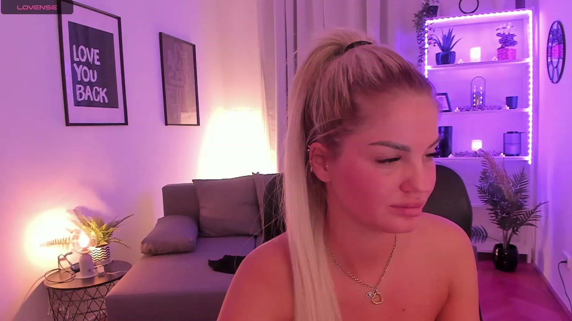 Gallery image thumbnail from NiaBlondie's myfreecams stream on, 11/16/2023, 19:36 image 19 of 20