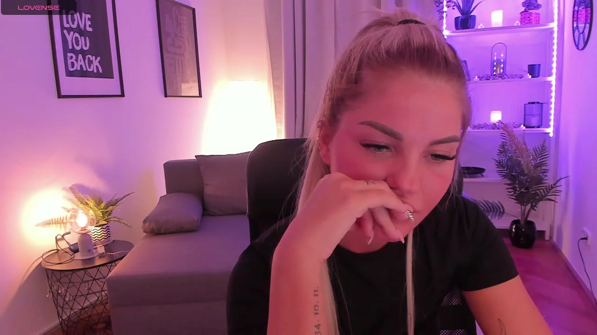 Gallery image thumbnail from NiaBlondie's myfreecams stream on, 11/16/2023, 19:36 image 11 of 20