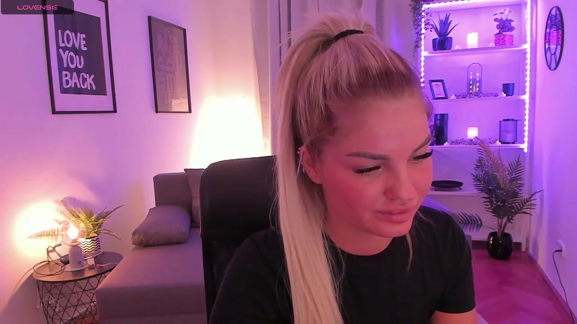 Gallery image thumbnail from NiaBlondie's myfreecams stream on, 11/16/2023, 19:36 image 6 of 20