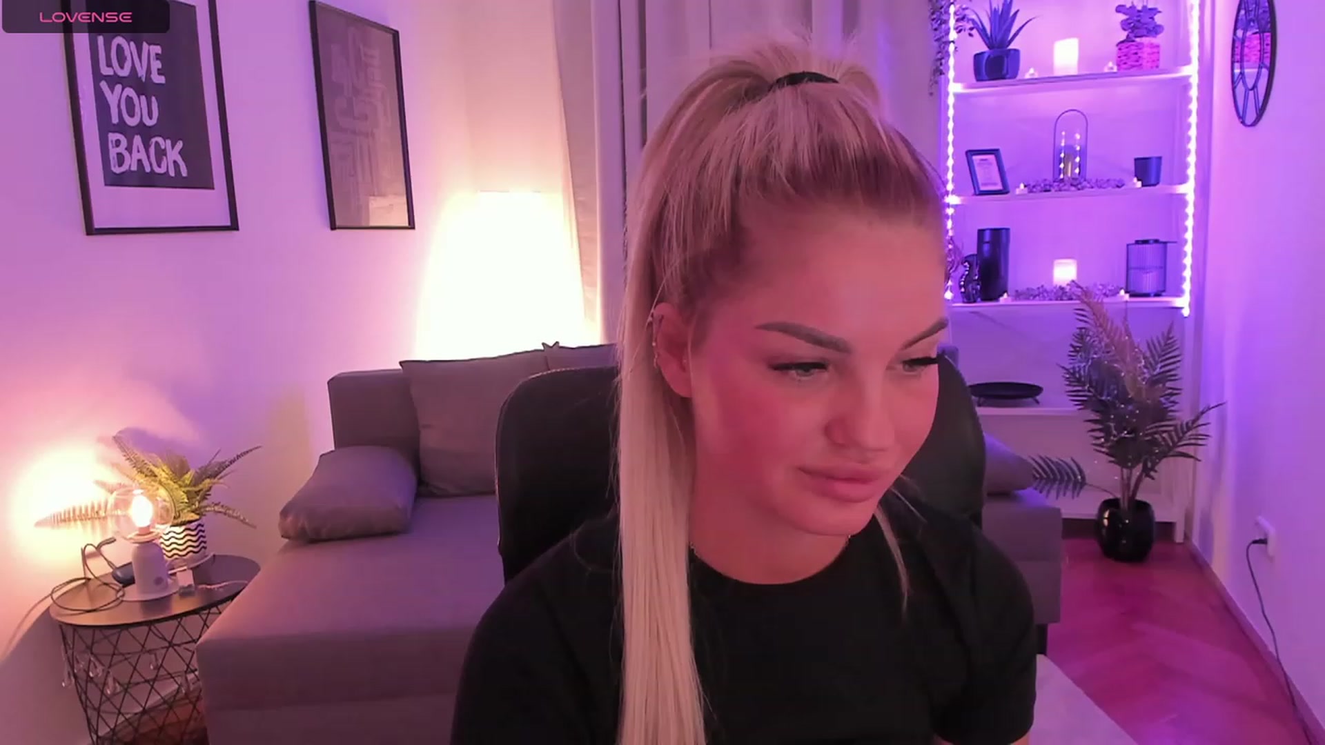 Gallery image thumbnail from NiaBlondie's myfreecams stream on, 11/16/2023, 19:36 image 2 of 20
