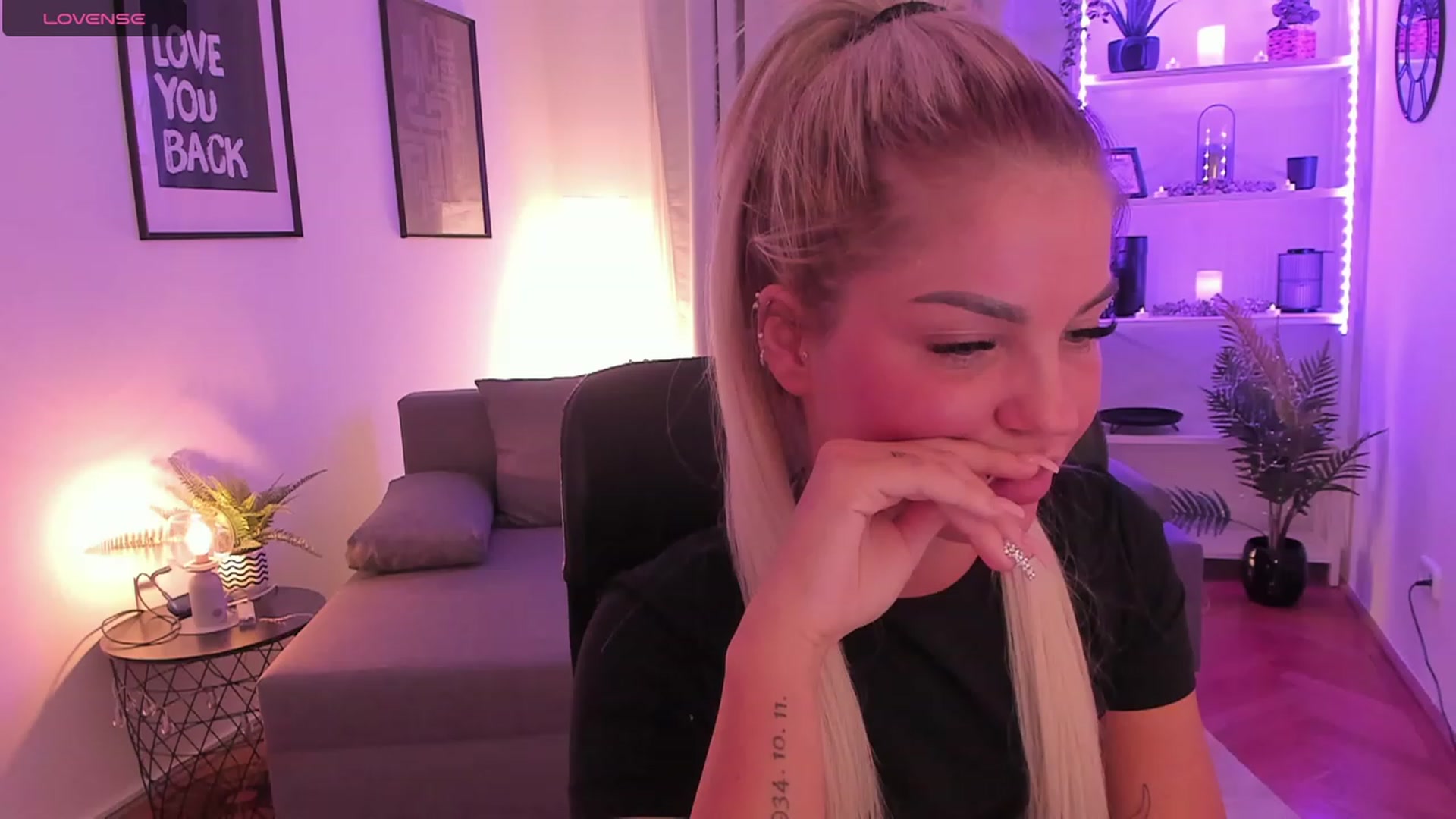 Gallery image thumbnail from NiaBlondie's myfreecams stream on, 11/16/2023, 19:36 image 14 of 20