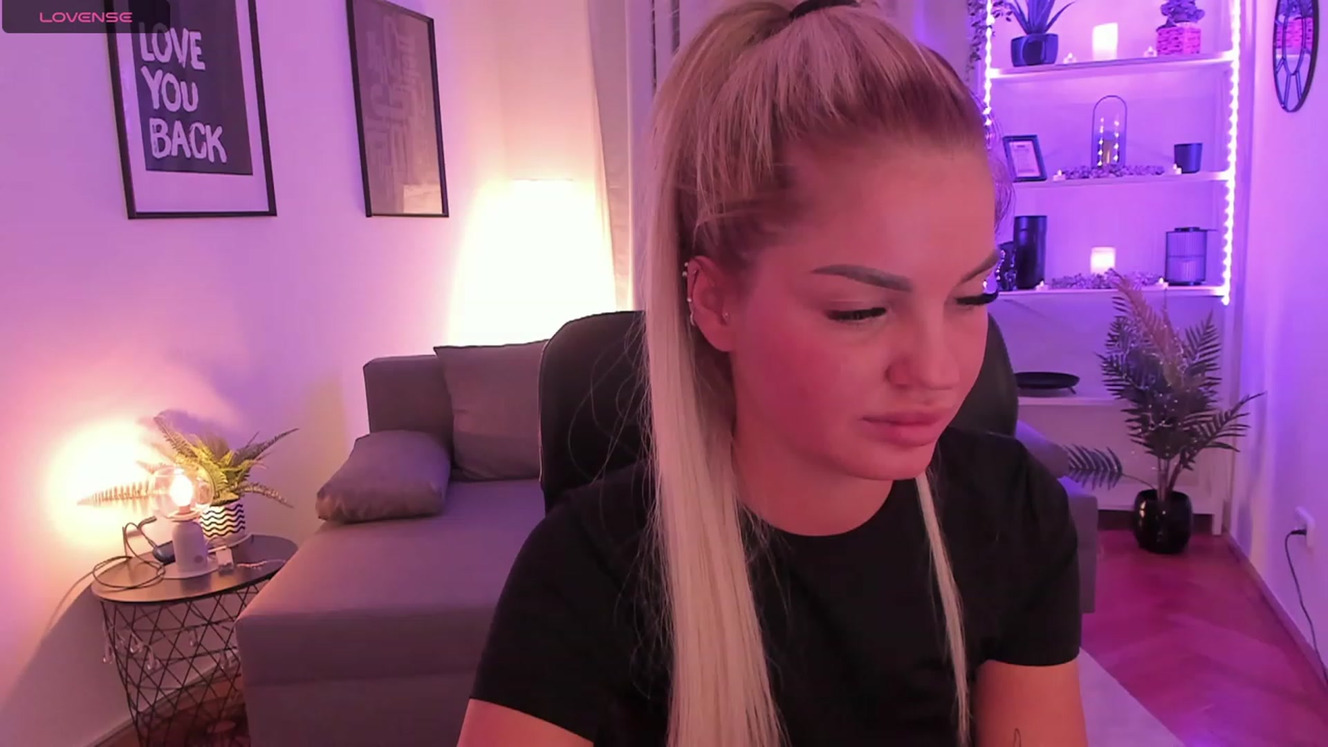 Gallery image thumbnail from NiaBlondie's myfreecams stream on, 11/16/2023, 19:36 image 10 of 20
