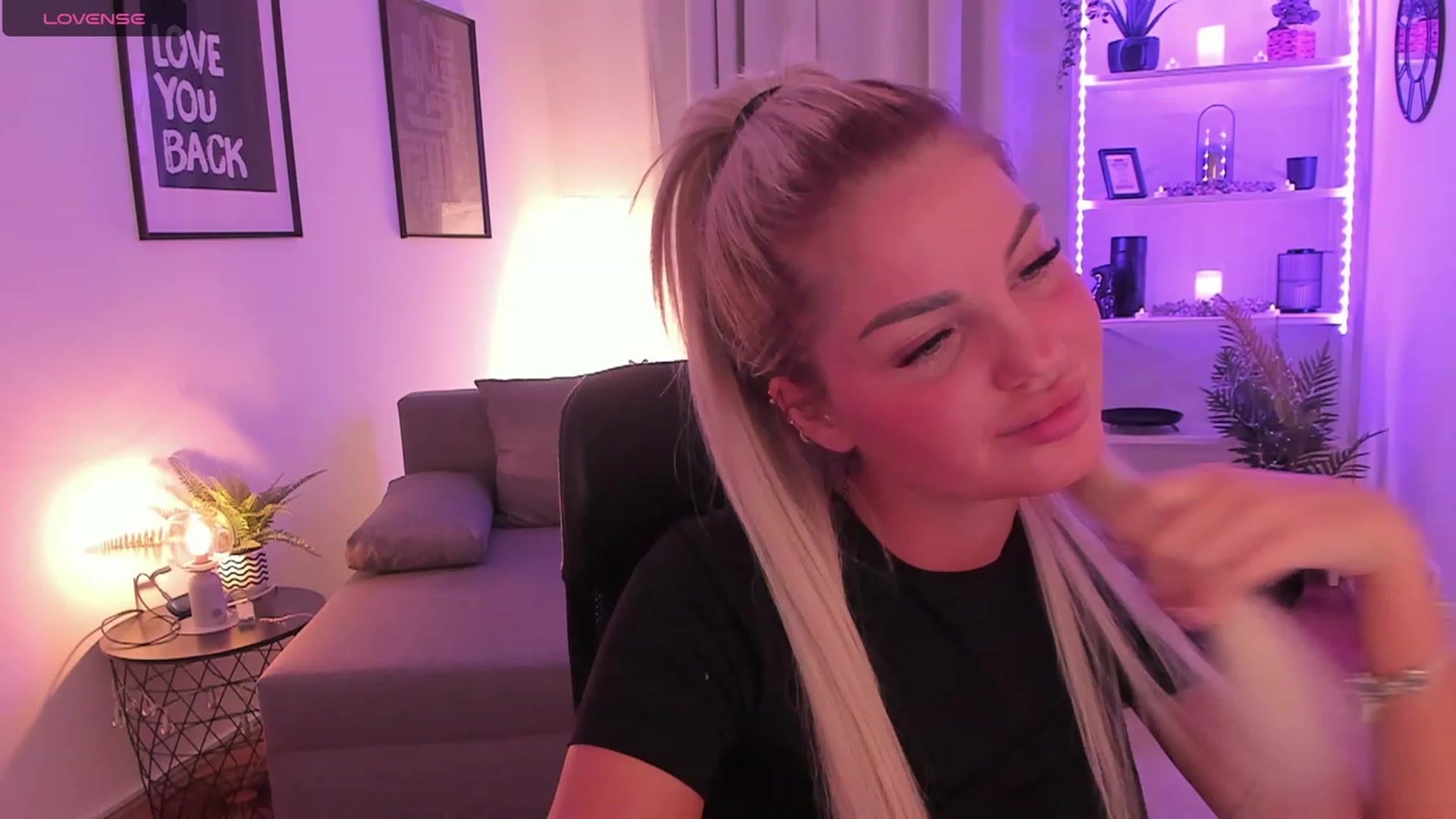 Gallery image thumbnail from NiaBlondie's myfreecams stream on, 11/16/2023, 19:36 image 16 of 20