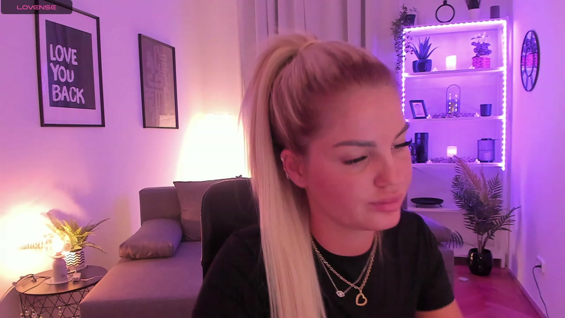 Gallery image thumbnail from NiaBlondie's myfreecams stream on, 11/18/2023, 18:16 image 10 of 20