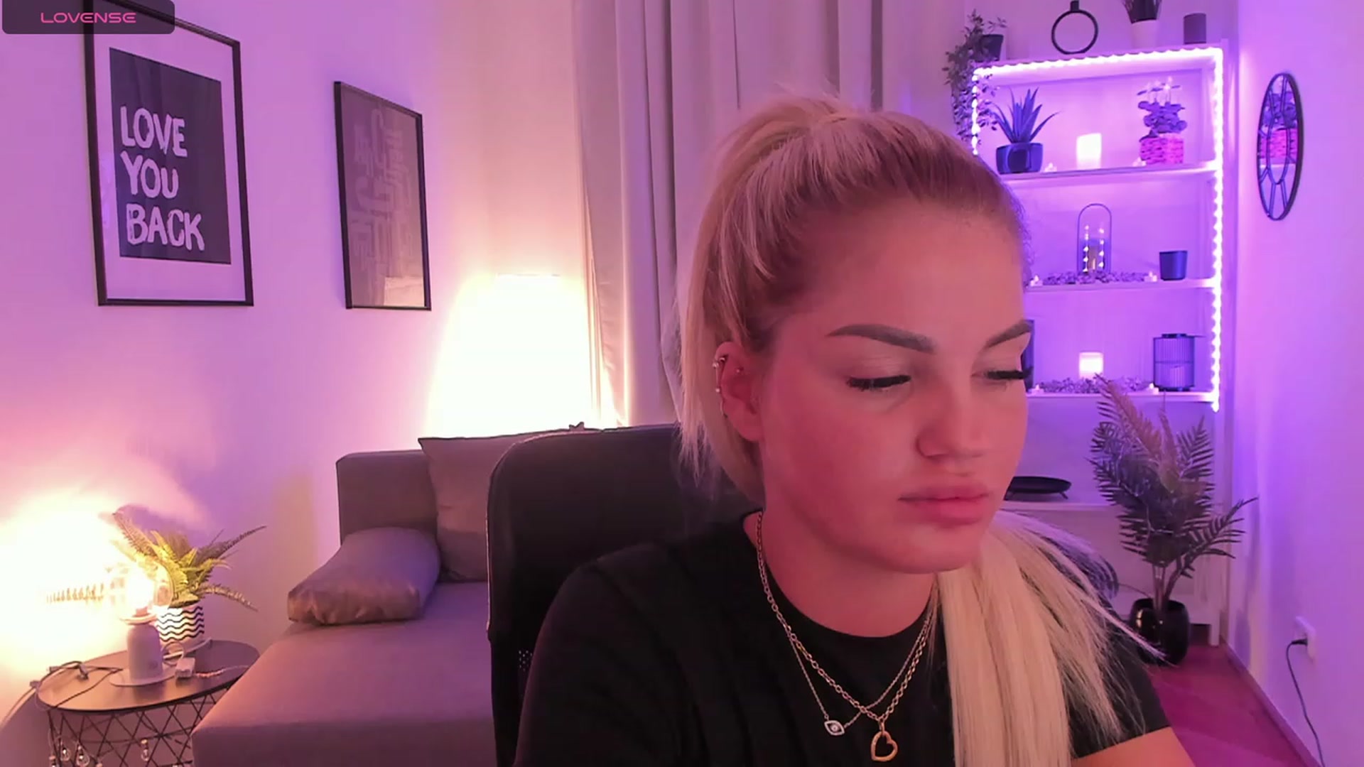 Gallery image thumbnail from NiaBlondie's myfreecams stream on, 11/18/2023, 18:16 image 11 of 20