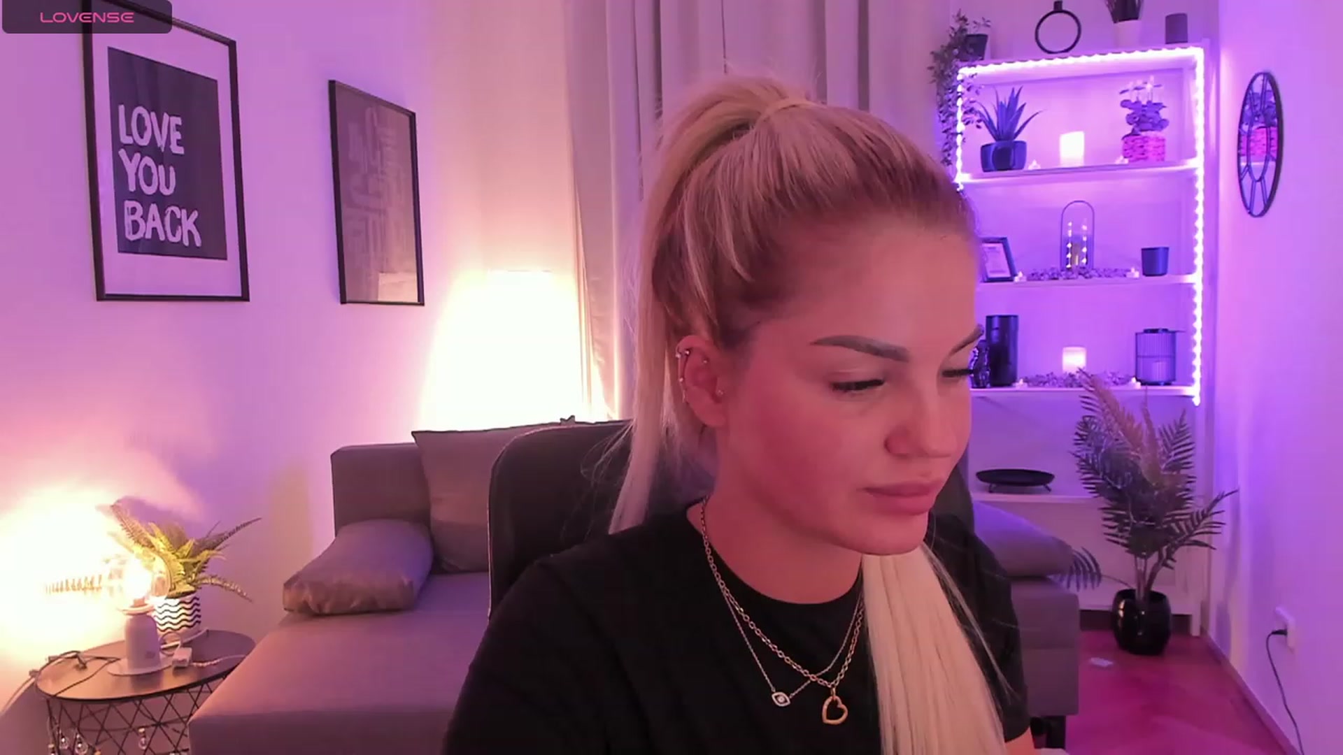 Gallery image thumbnail from NiaBlondie's myfreecams stream on, 11/18/2023, 18:16 image 13 of 20