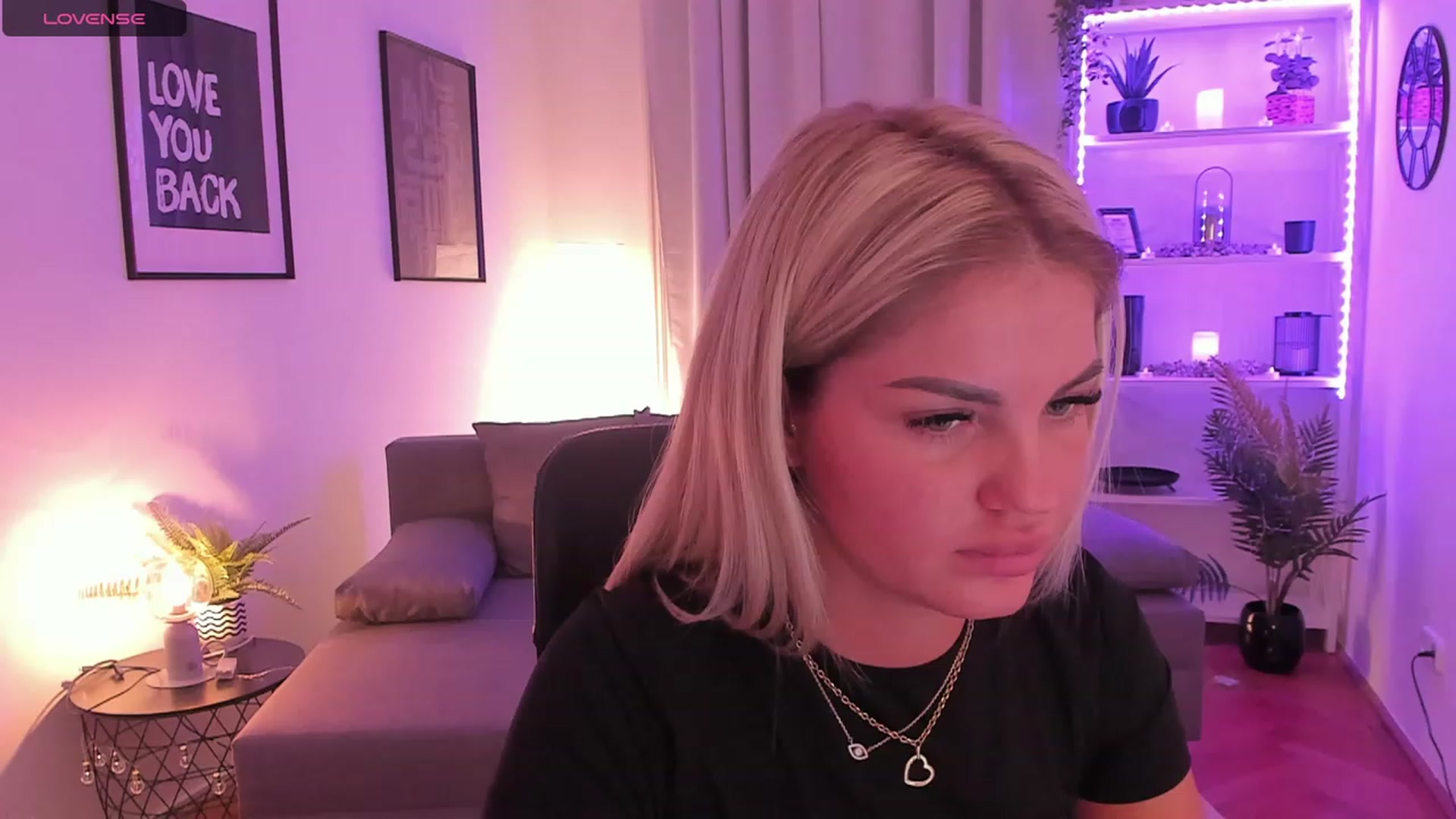 Gallery image thumbnail from NiaBlondie's myfreecams stream on, 11/18/2023, 18:16 image 5 of 20