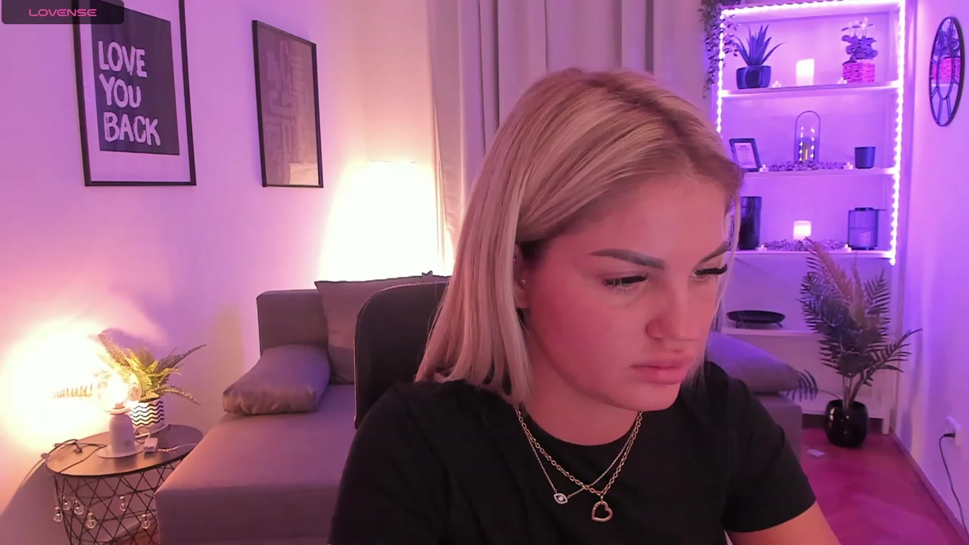 Gallery image thumbnail from NiaBlondie's myfreecams stream on, 11/18/2023, 18:16 image 4 of 20