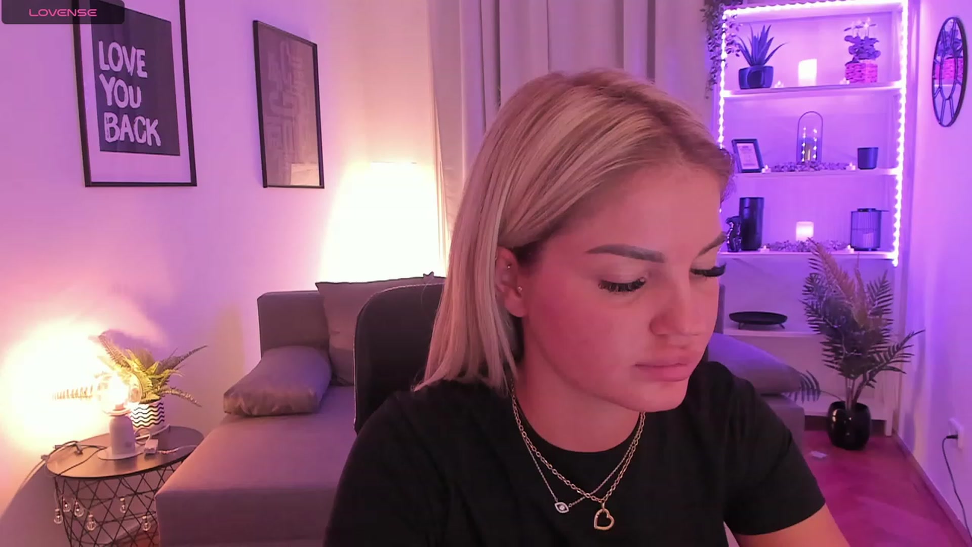 Gallery image thumbnail from NiaBlondie's myfreecams stream on, 11/18/2023, 18:16 image 3 of 20